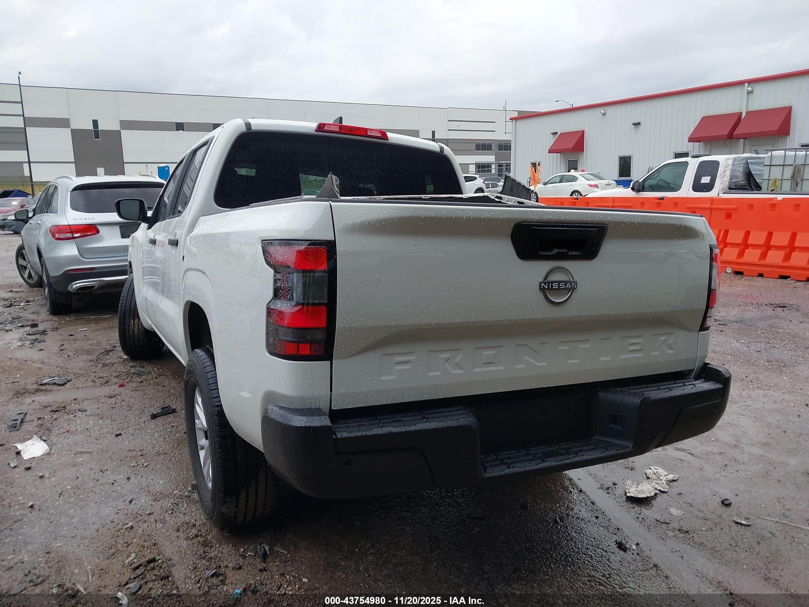 NISSAN FRONTIER image 3
