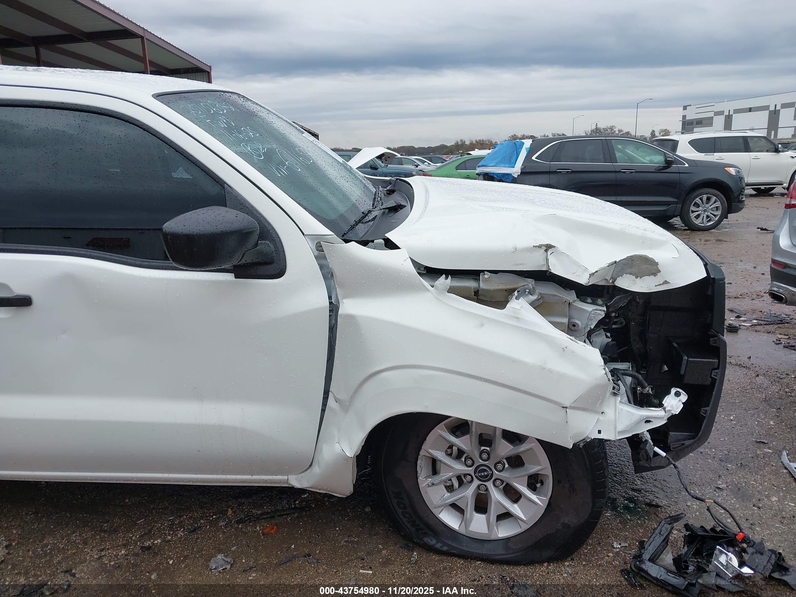 NISSAN FRONTIER image 6