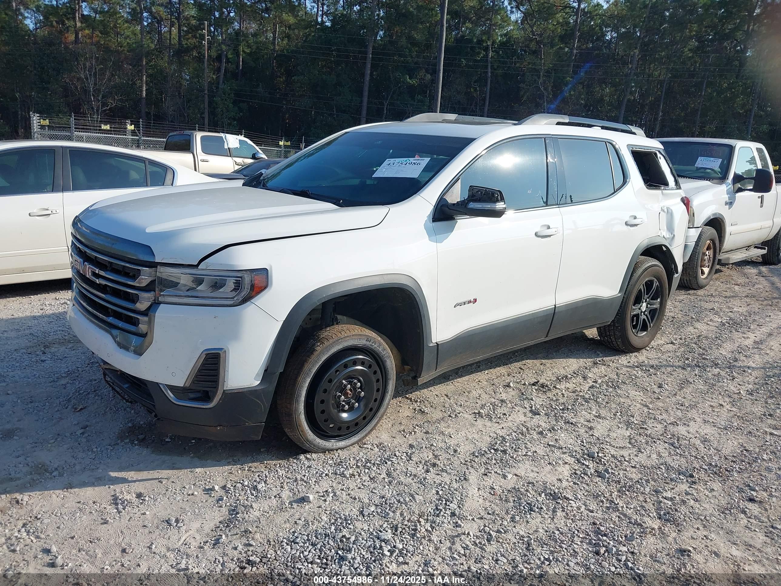 GMC ACADIA image 2