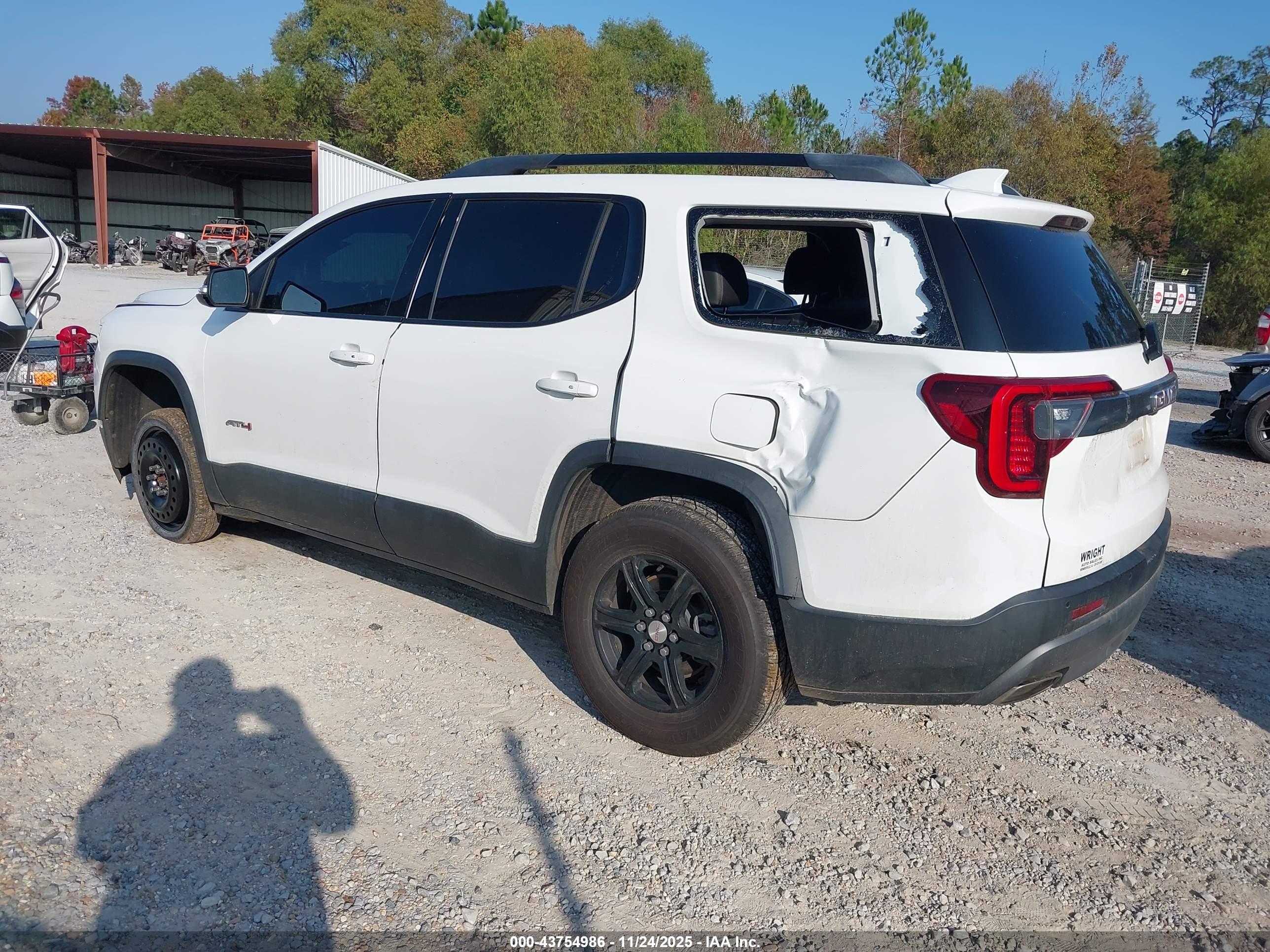 GMC ACADIA image 3