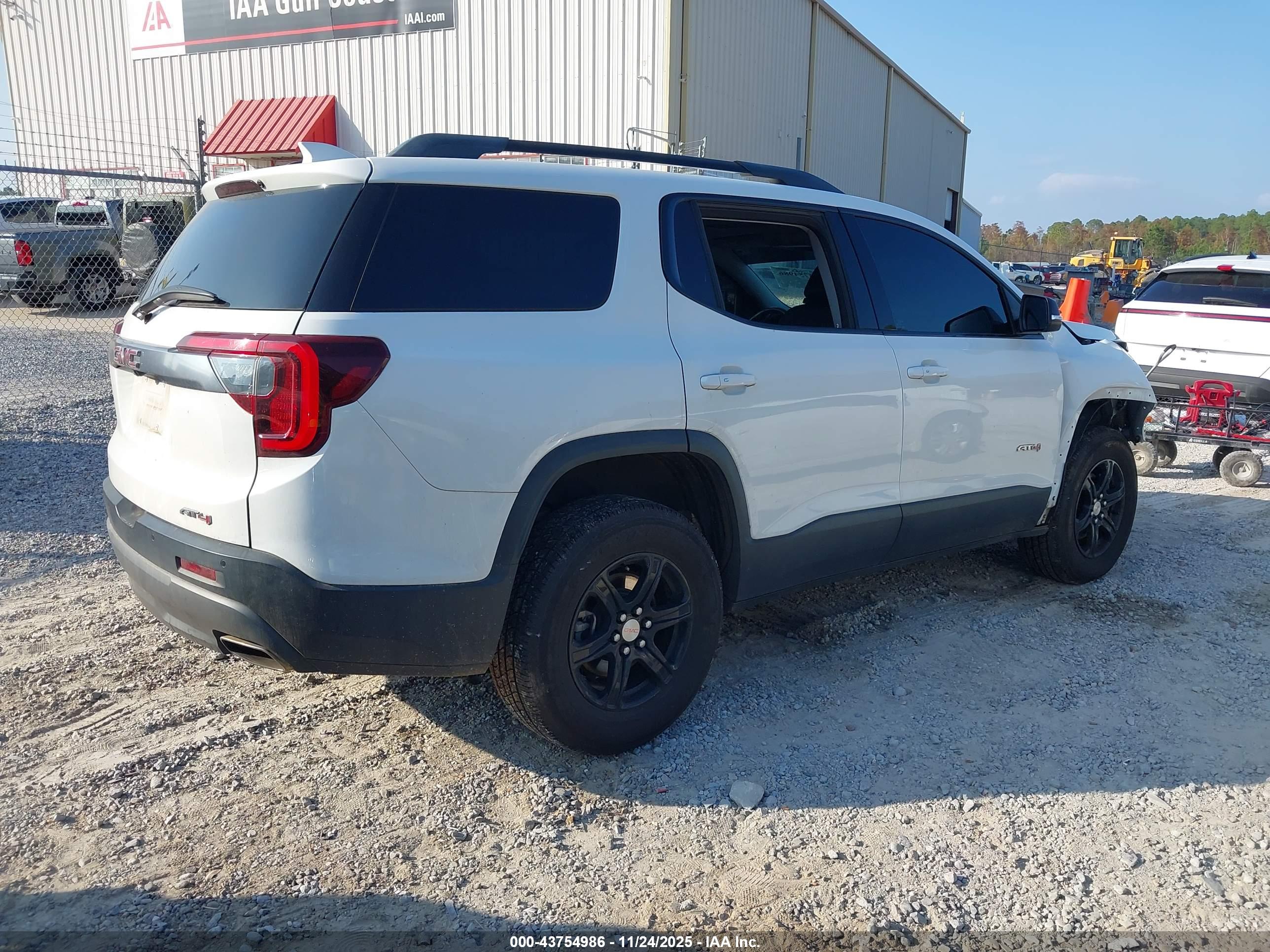 GMC ACADIA image 4