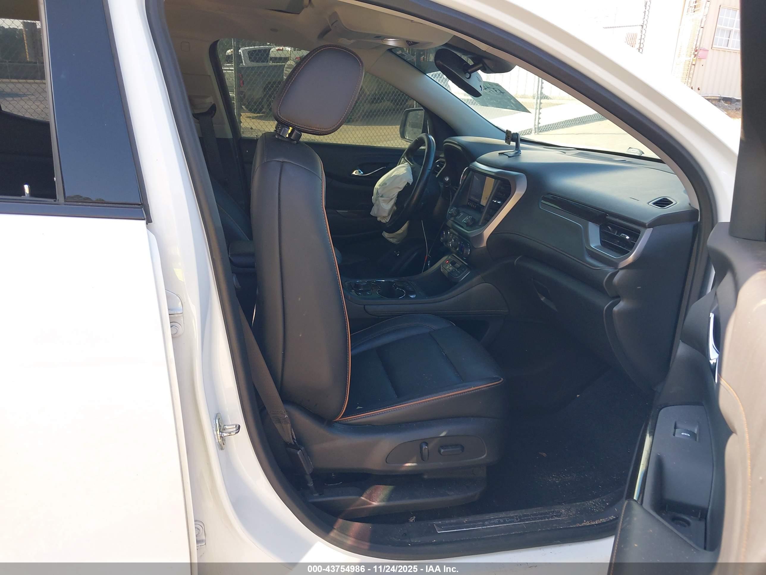 GMC ACADIA image 5