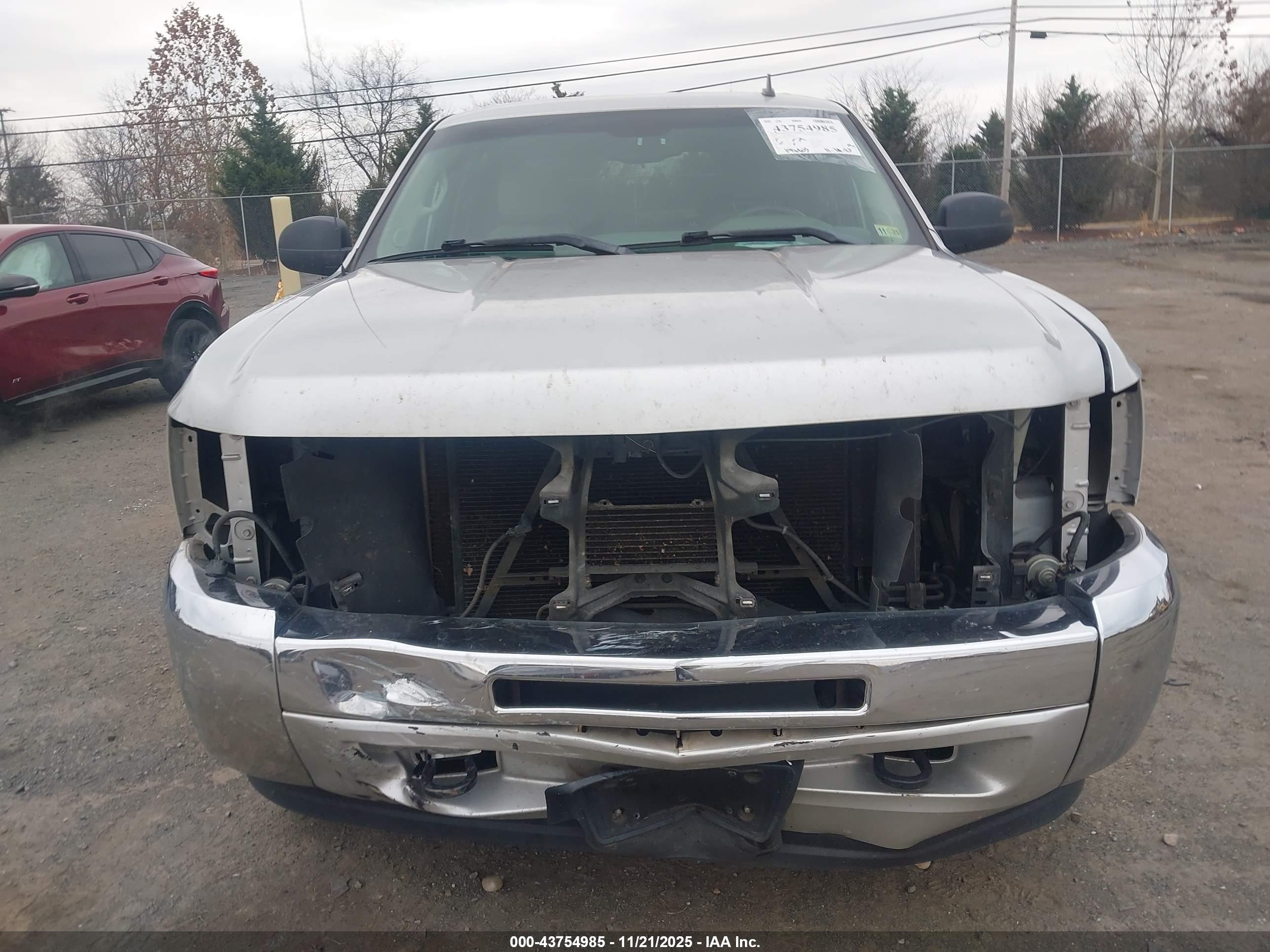 CHEVROLET SILVERADO image 6