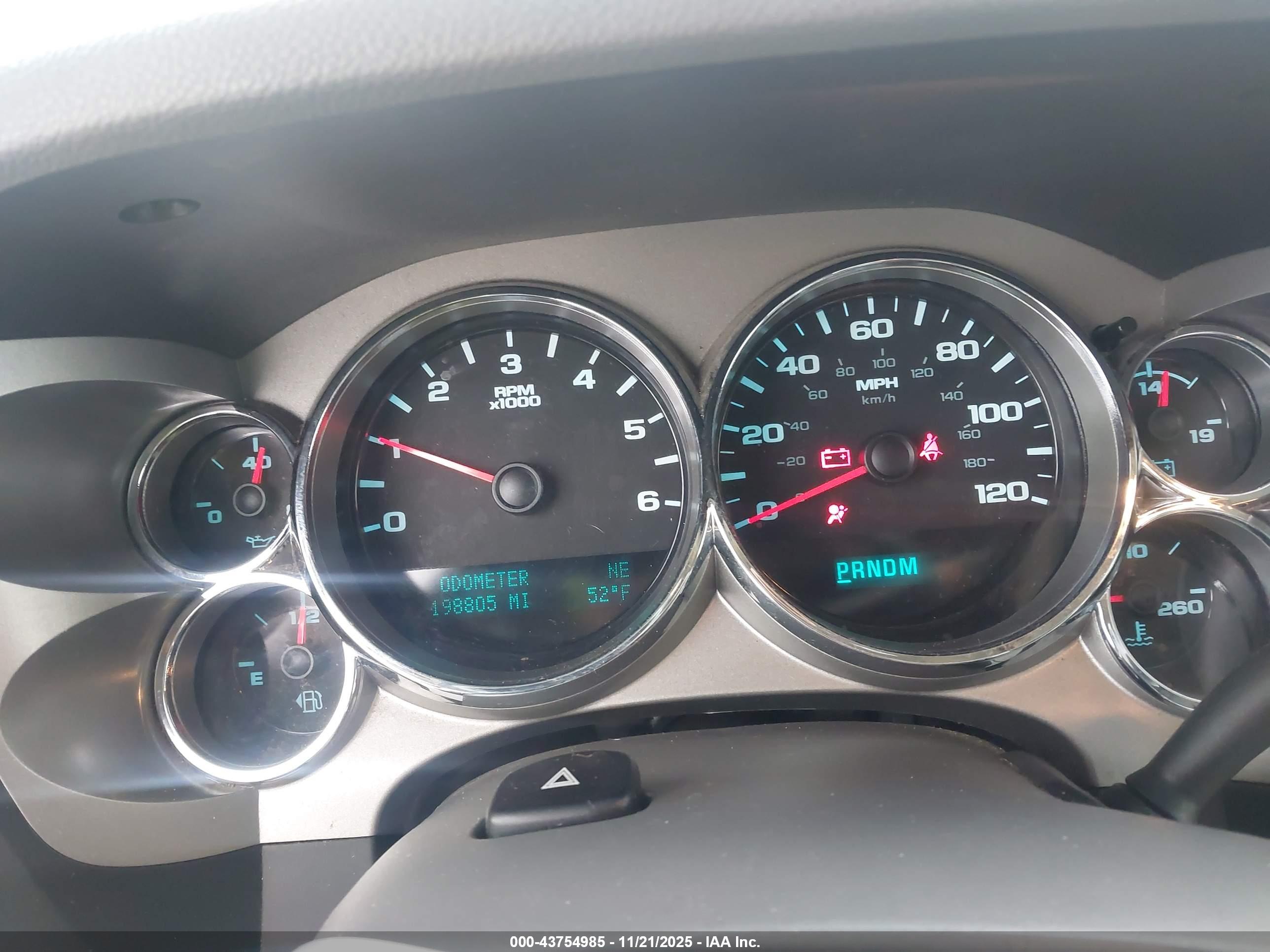 CHEVROLET SILVERADO image 7