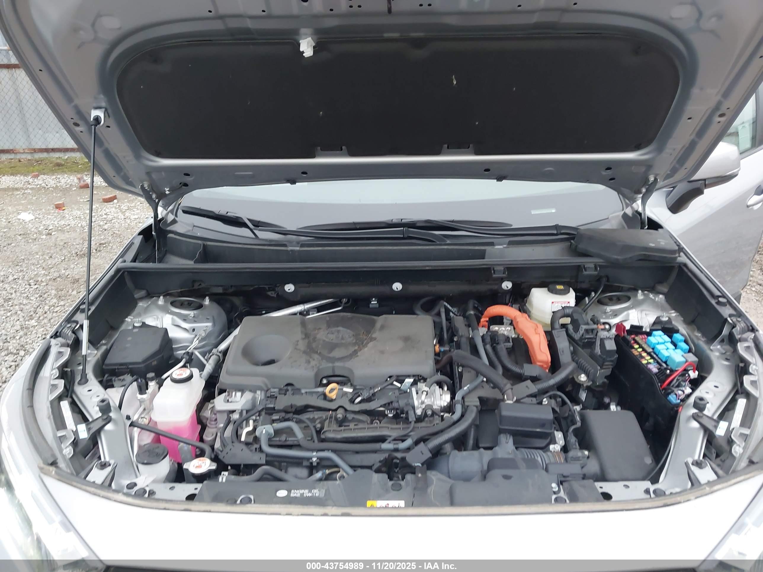 TOYOTA RAV4 image 10