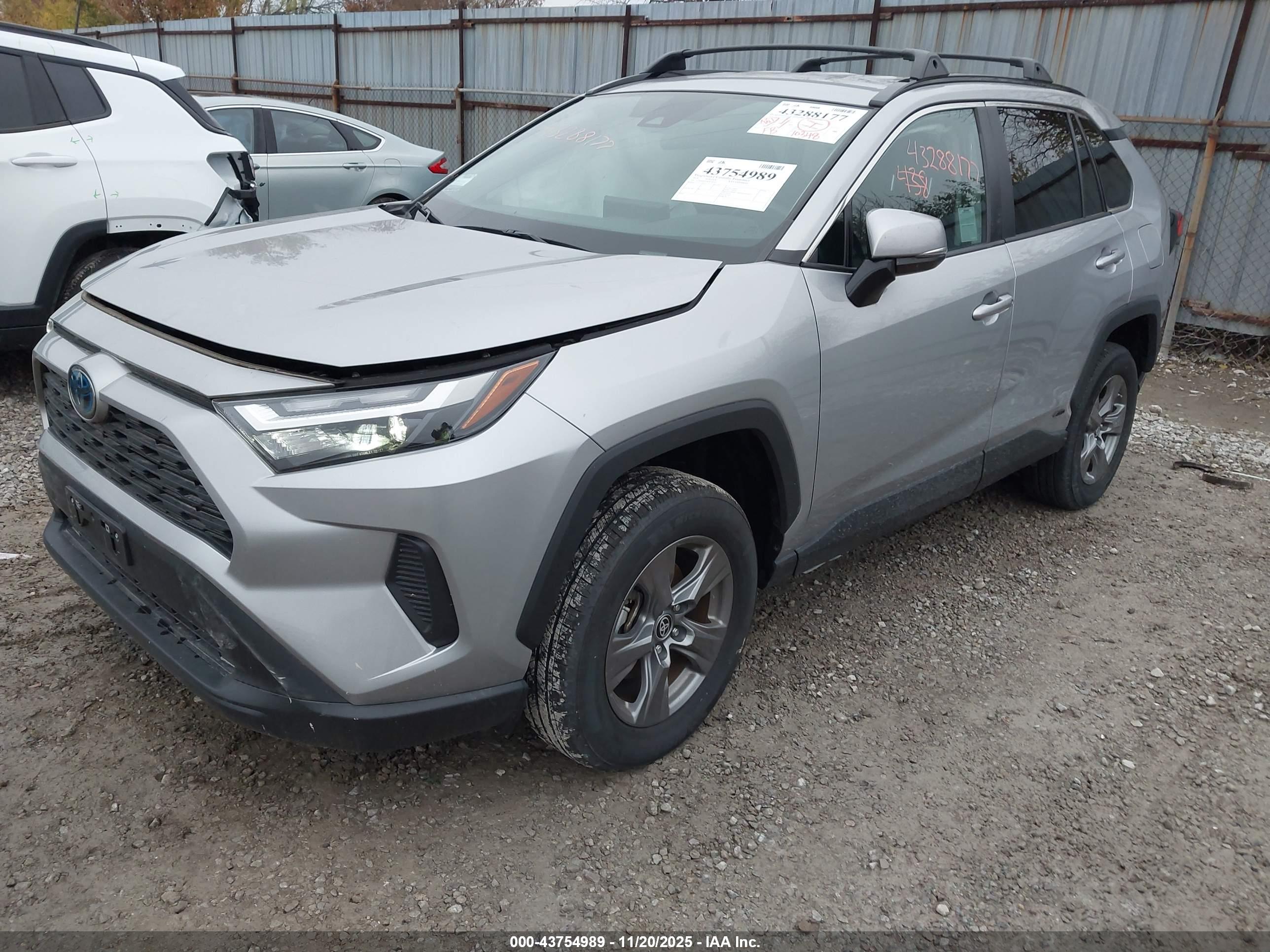 TOYOTA RAV4 image 2