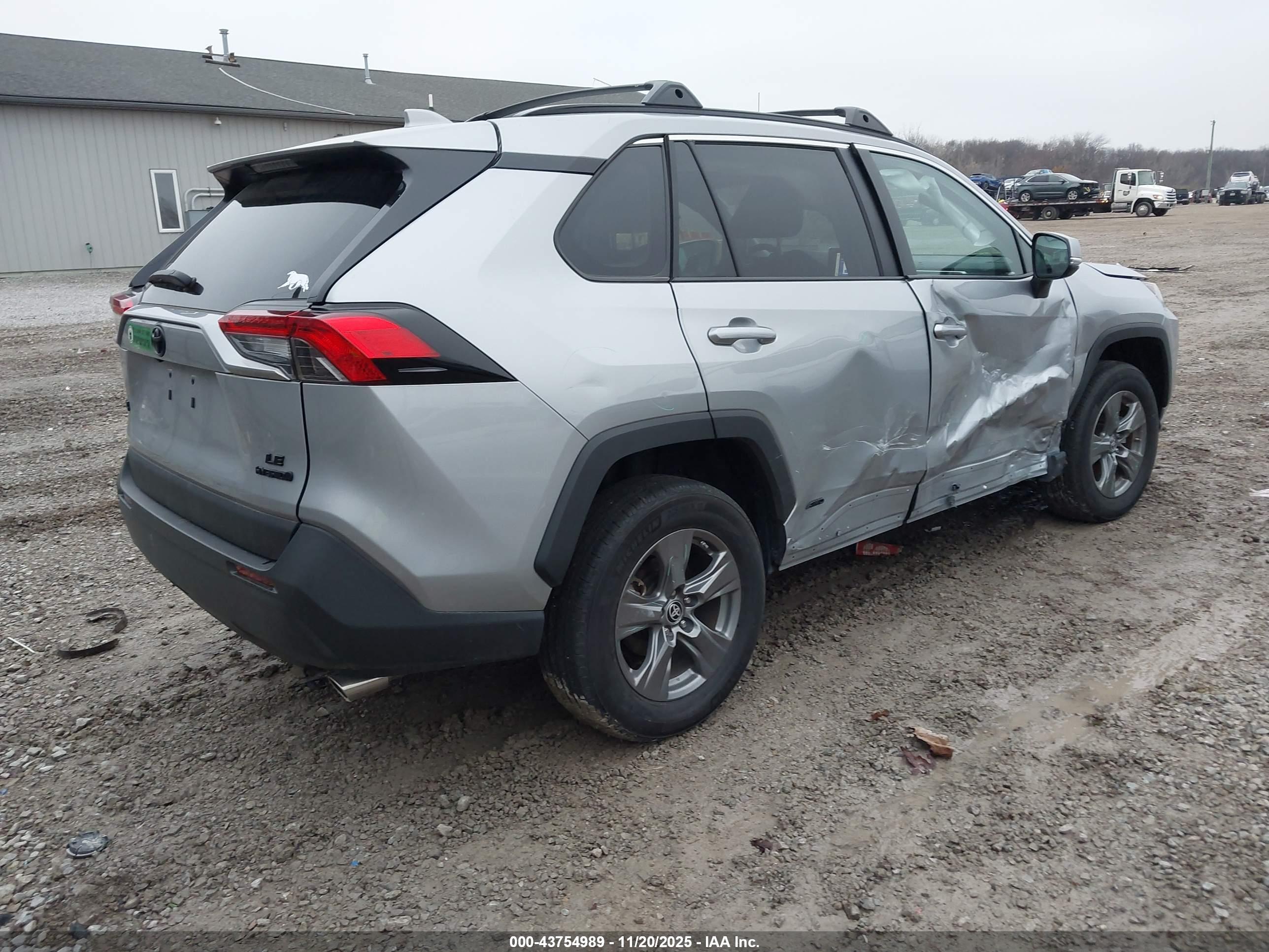 TOYOTA RAV4 image 4