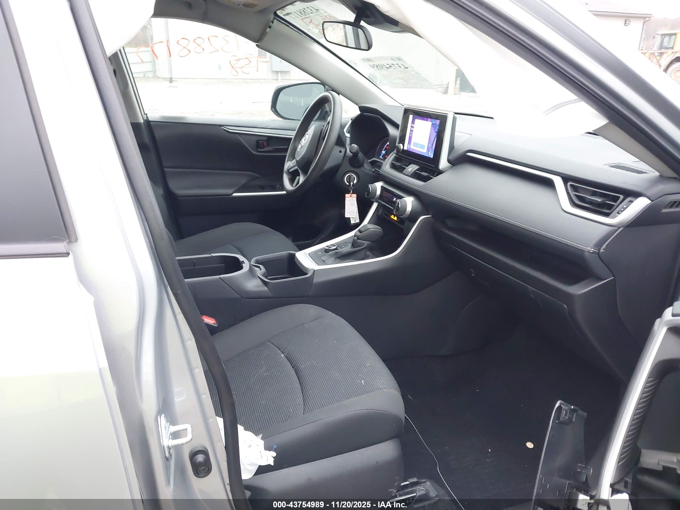 TOYOTA RAV4 image 5