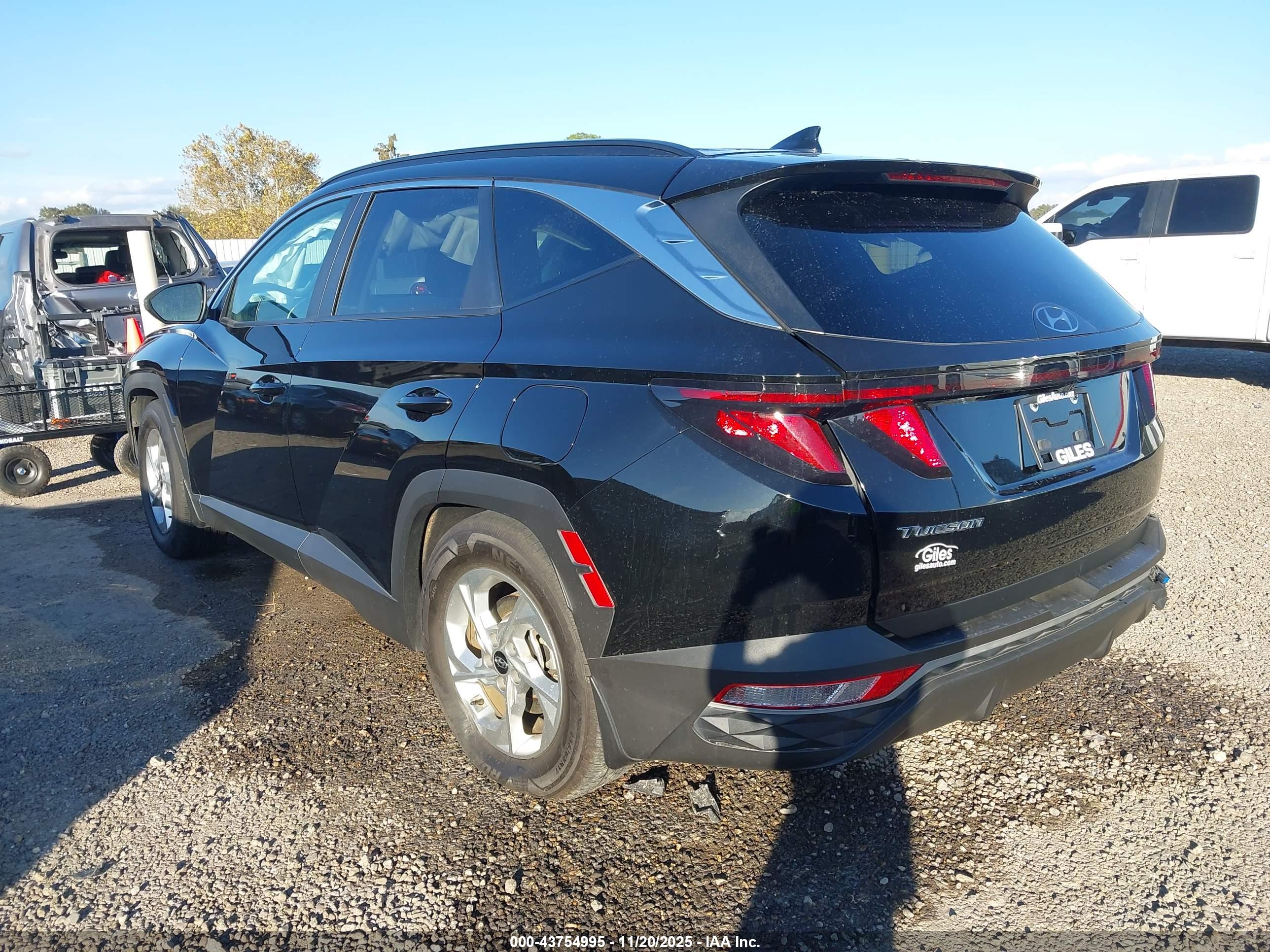 HYUNDAI TUCSON image 3