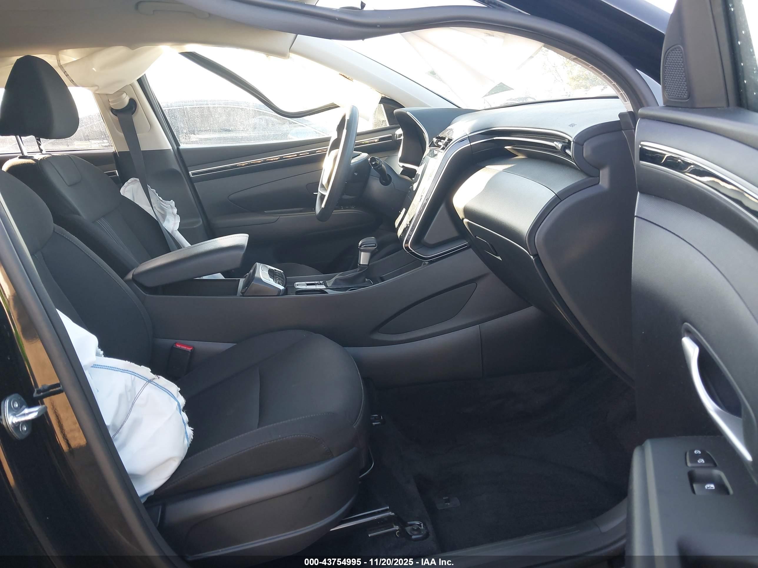 HYUNDAI TUCSON image 5
