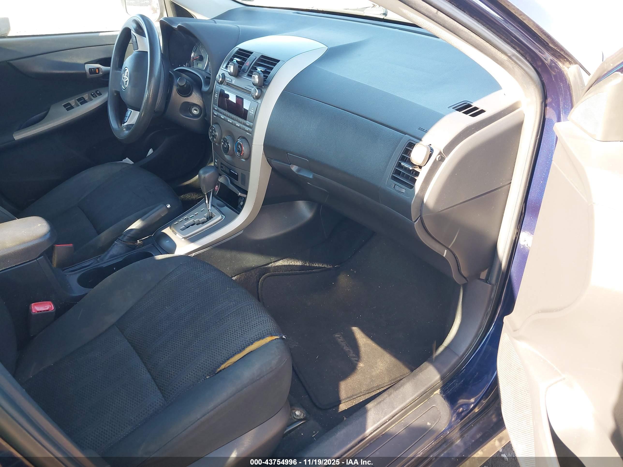 TOYOTA COROLLA image 5