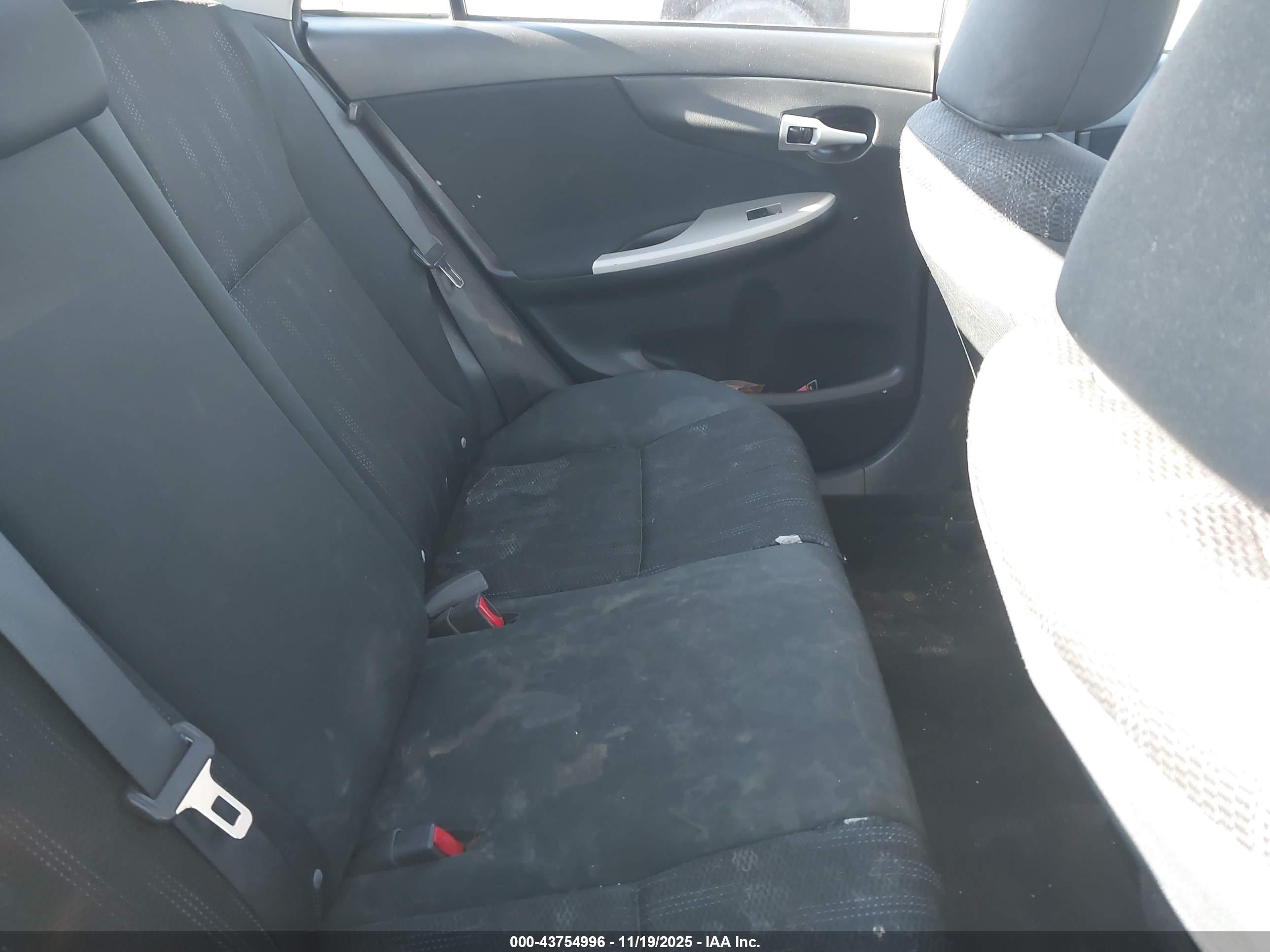 TOYOTA COROLLA image 8