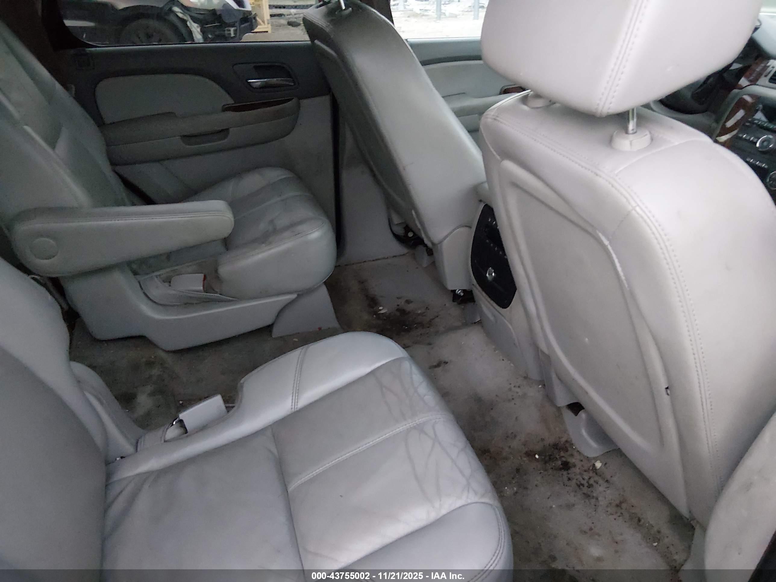 CHEVROLET TAHOE image 8