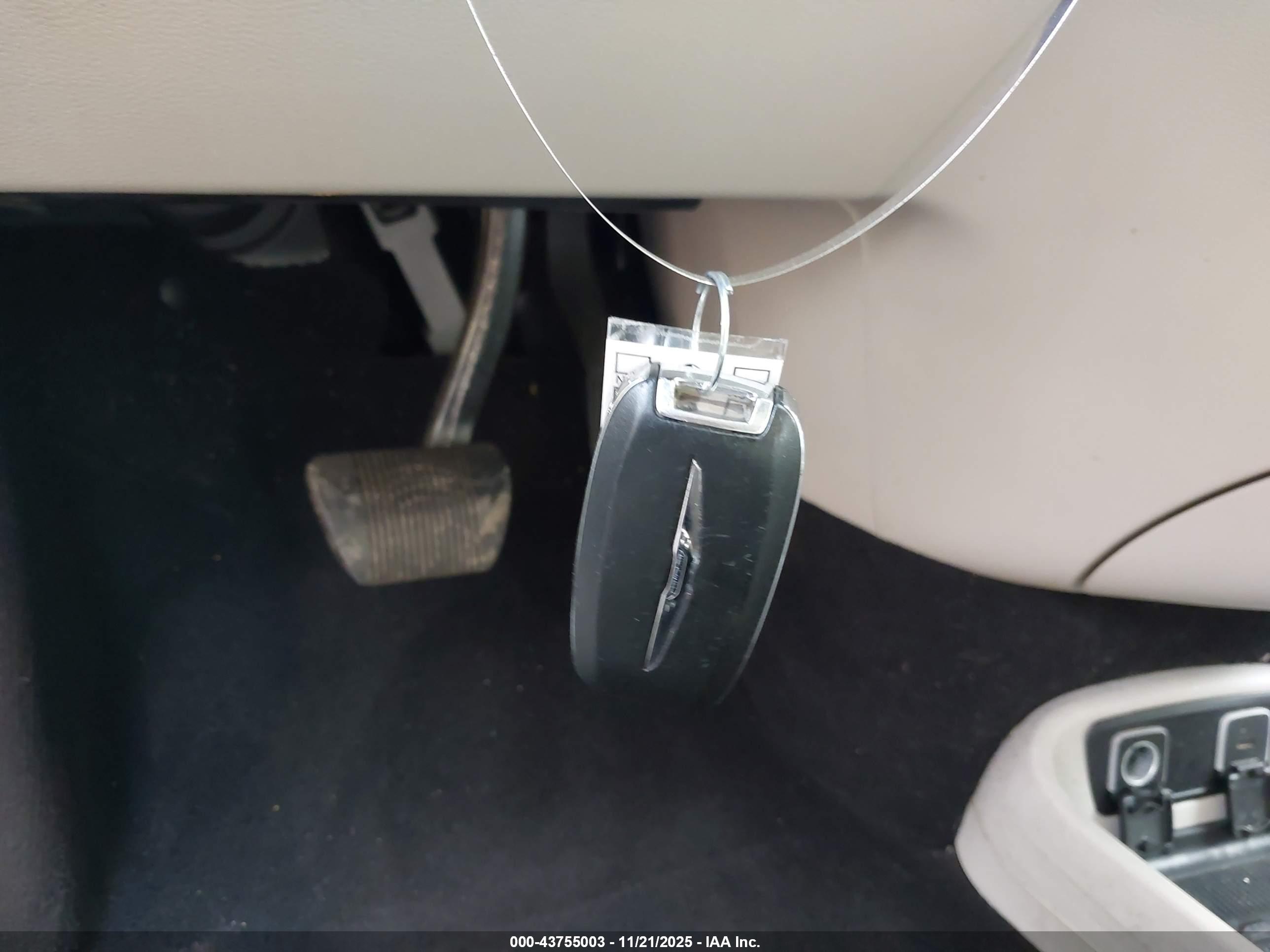 CHRYSLER PACIFICA image 11