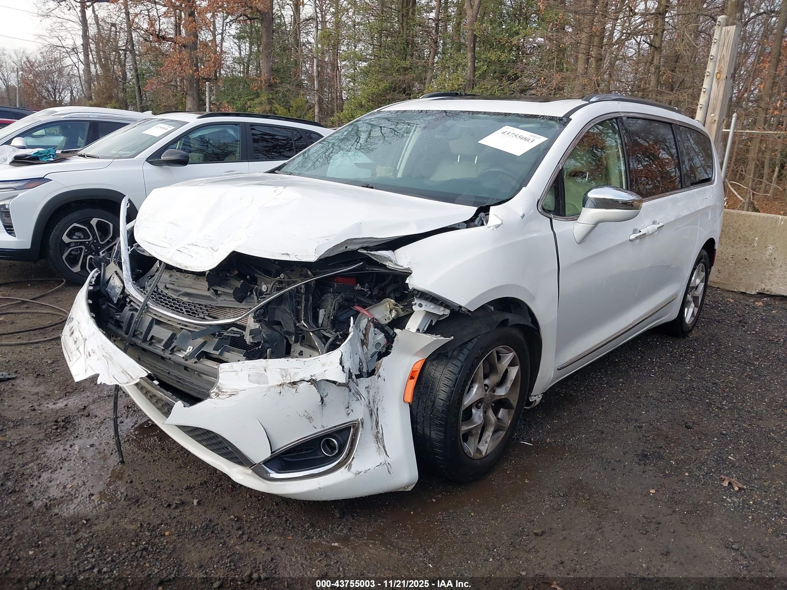 CHRYSLER PACIFICA image 2