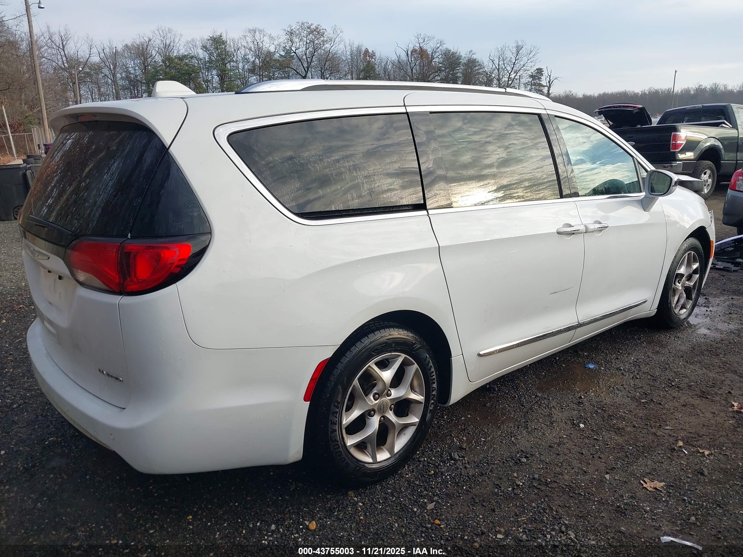 CHRYSLER PACIFICA image 4