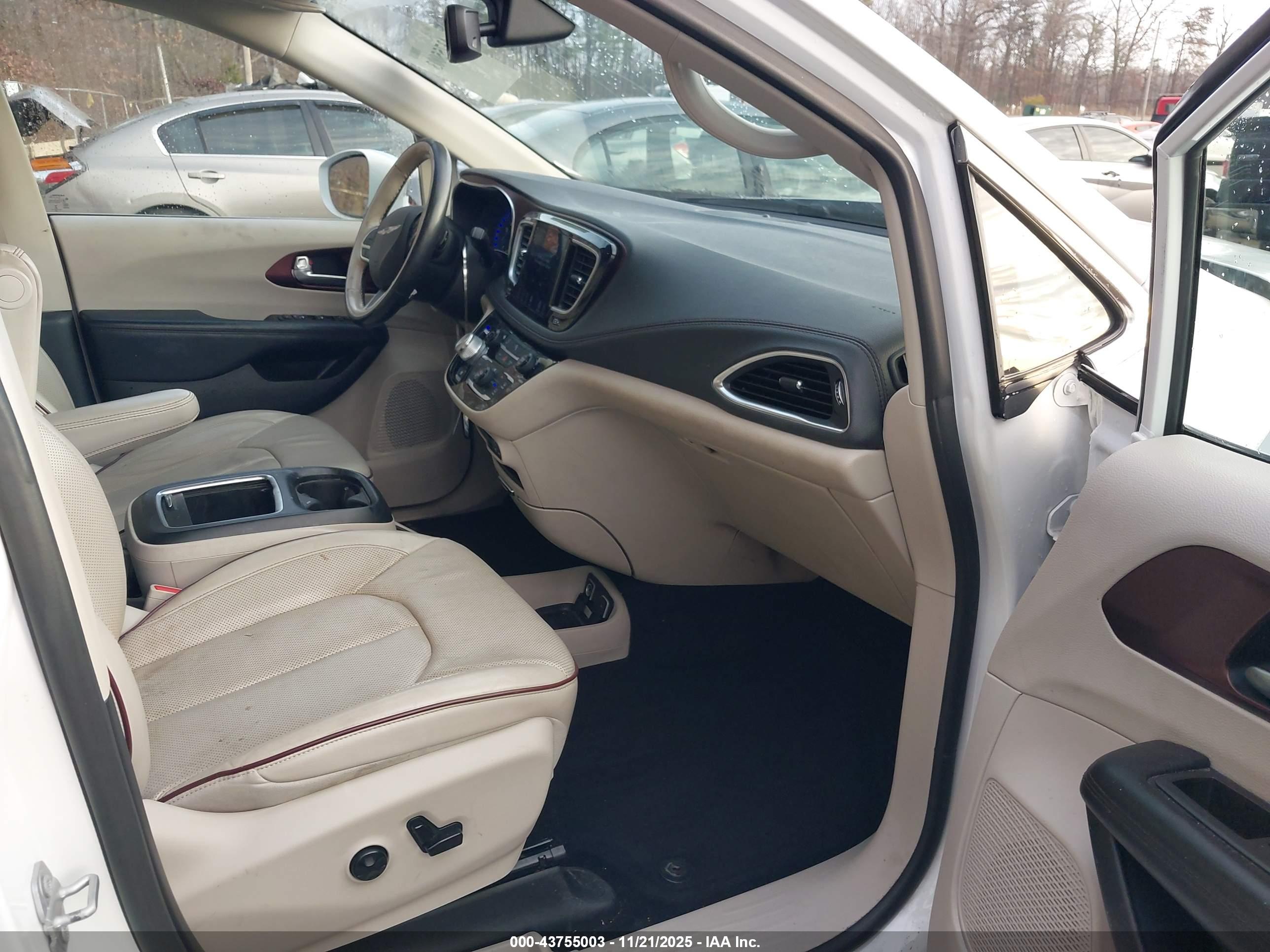 CHRYSLER PACIFICA image 5