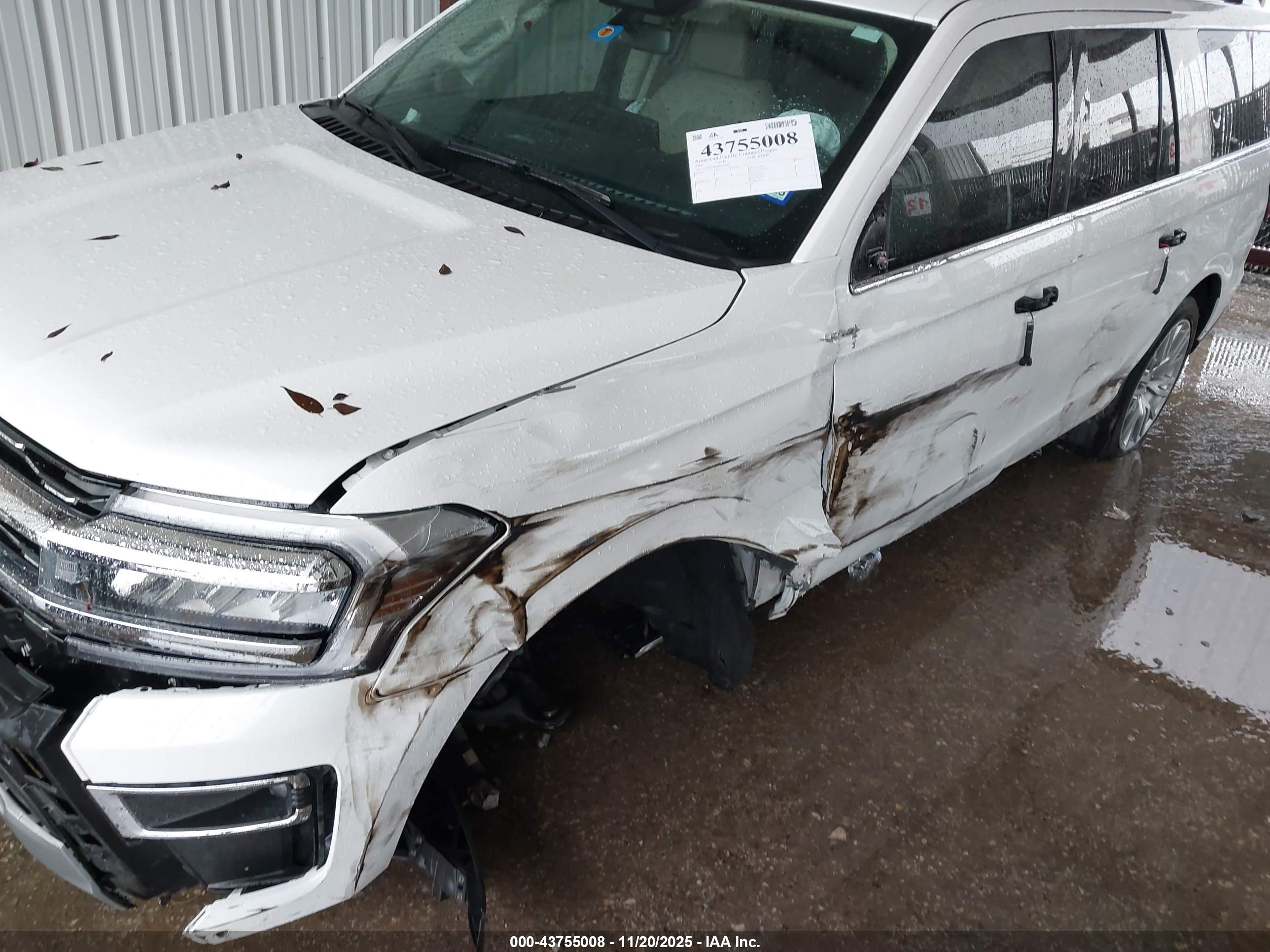 FORD EXPEDITION image 6