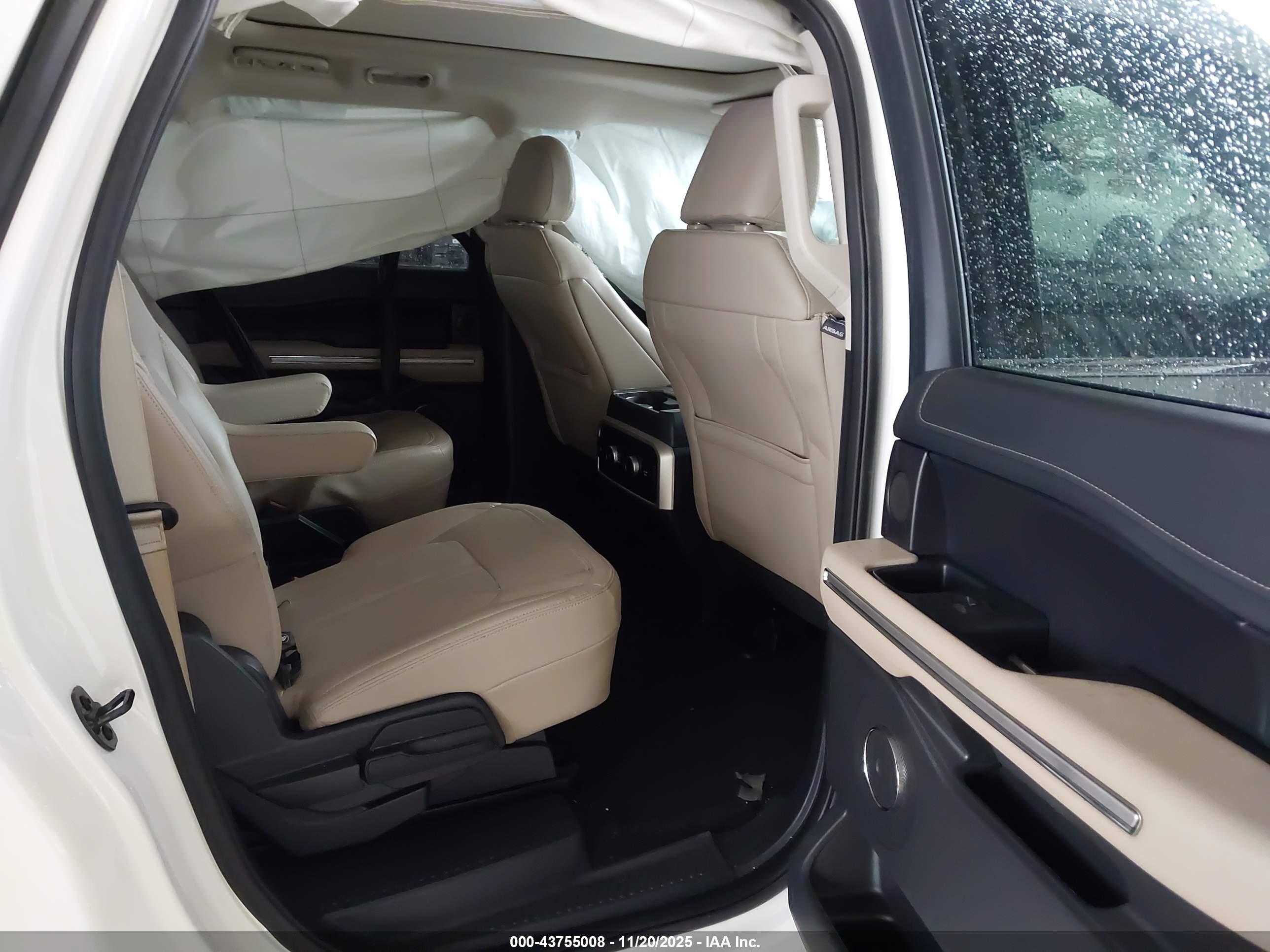 FORD EXPEDITION image 8