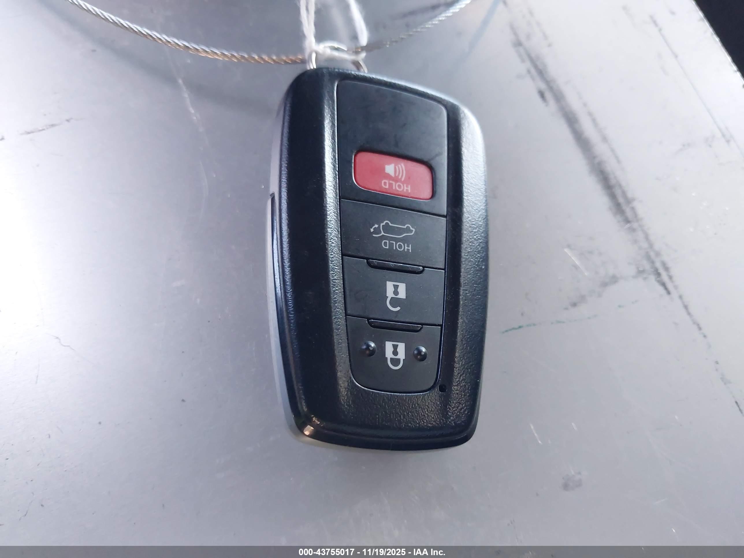 TOYOTA RAV4 image 11