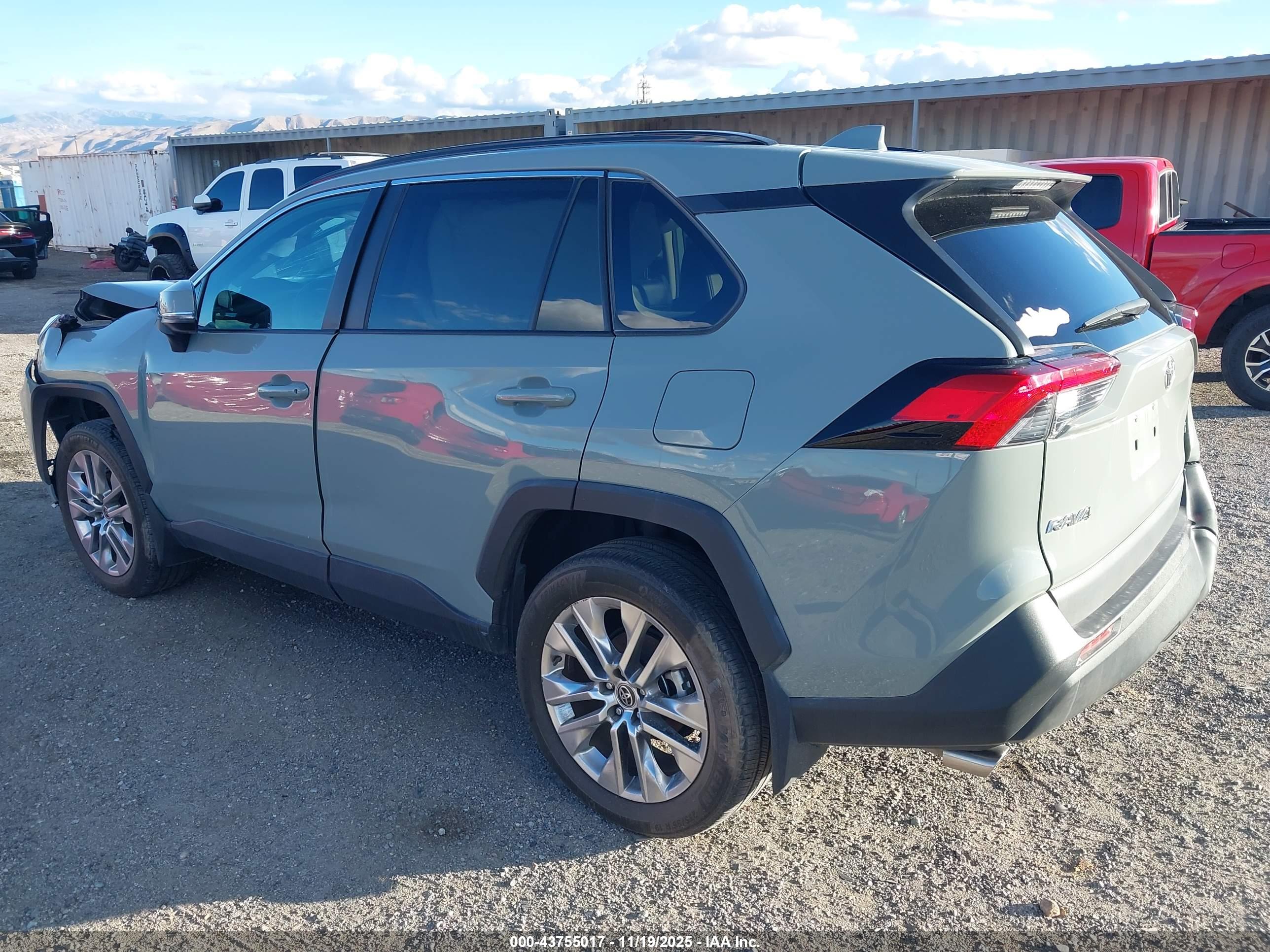 TOYOTA RAV4 image 3