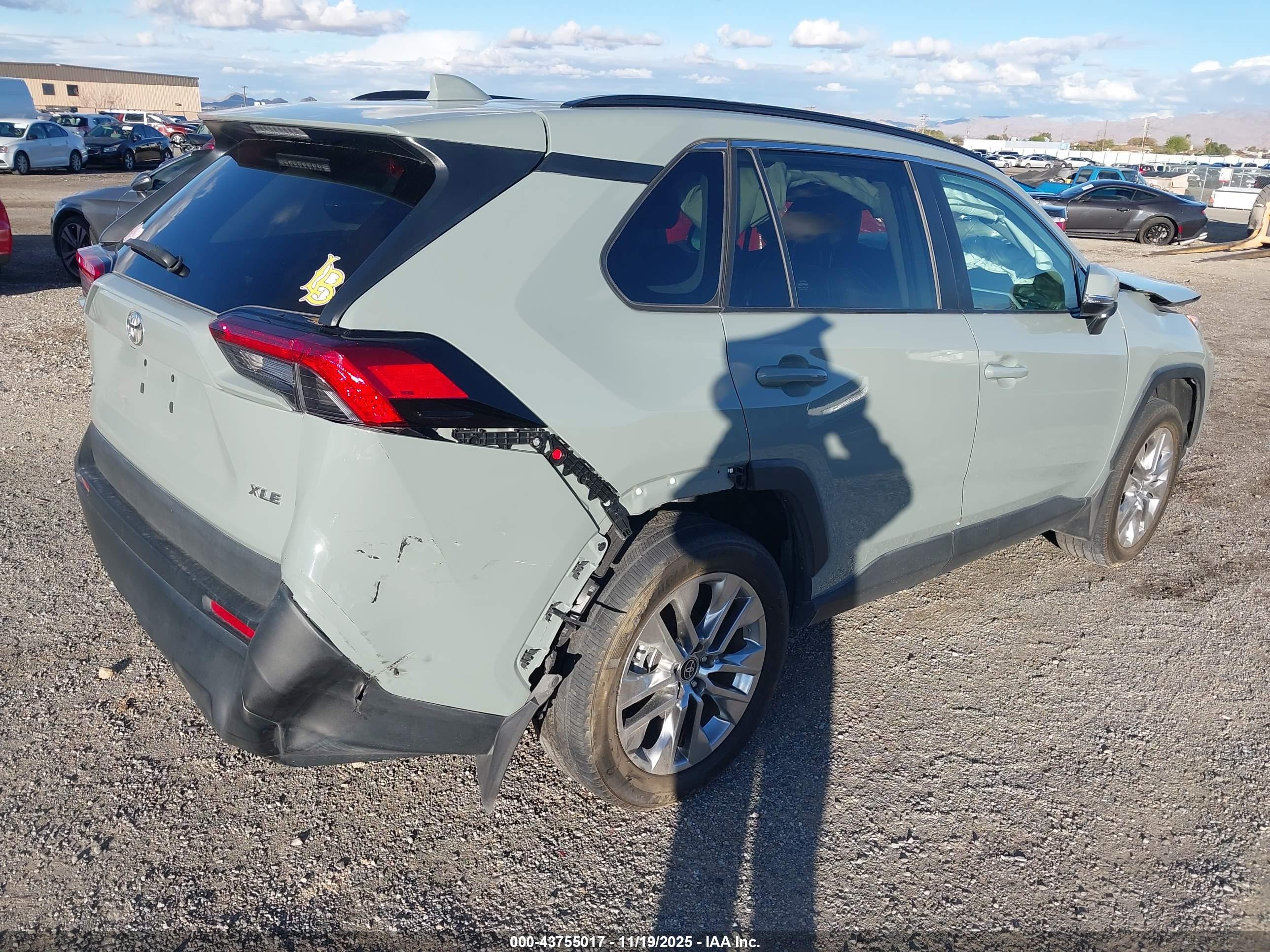 TOYOTA RAV4 image 4
