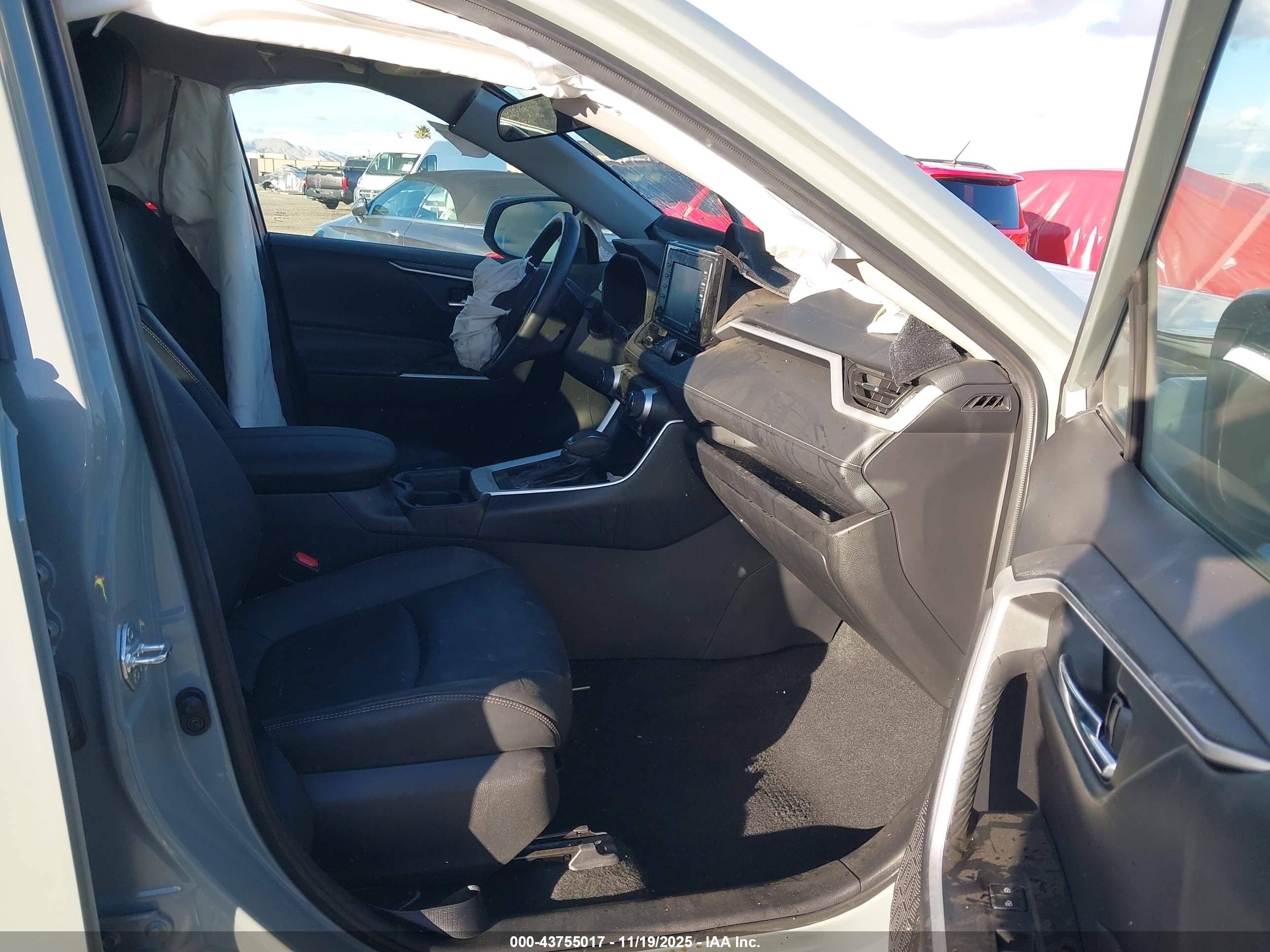 TOYOTA RAV4 image 5