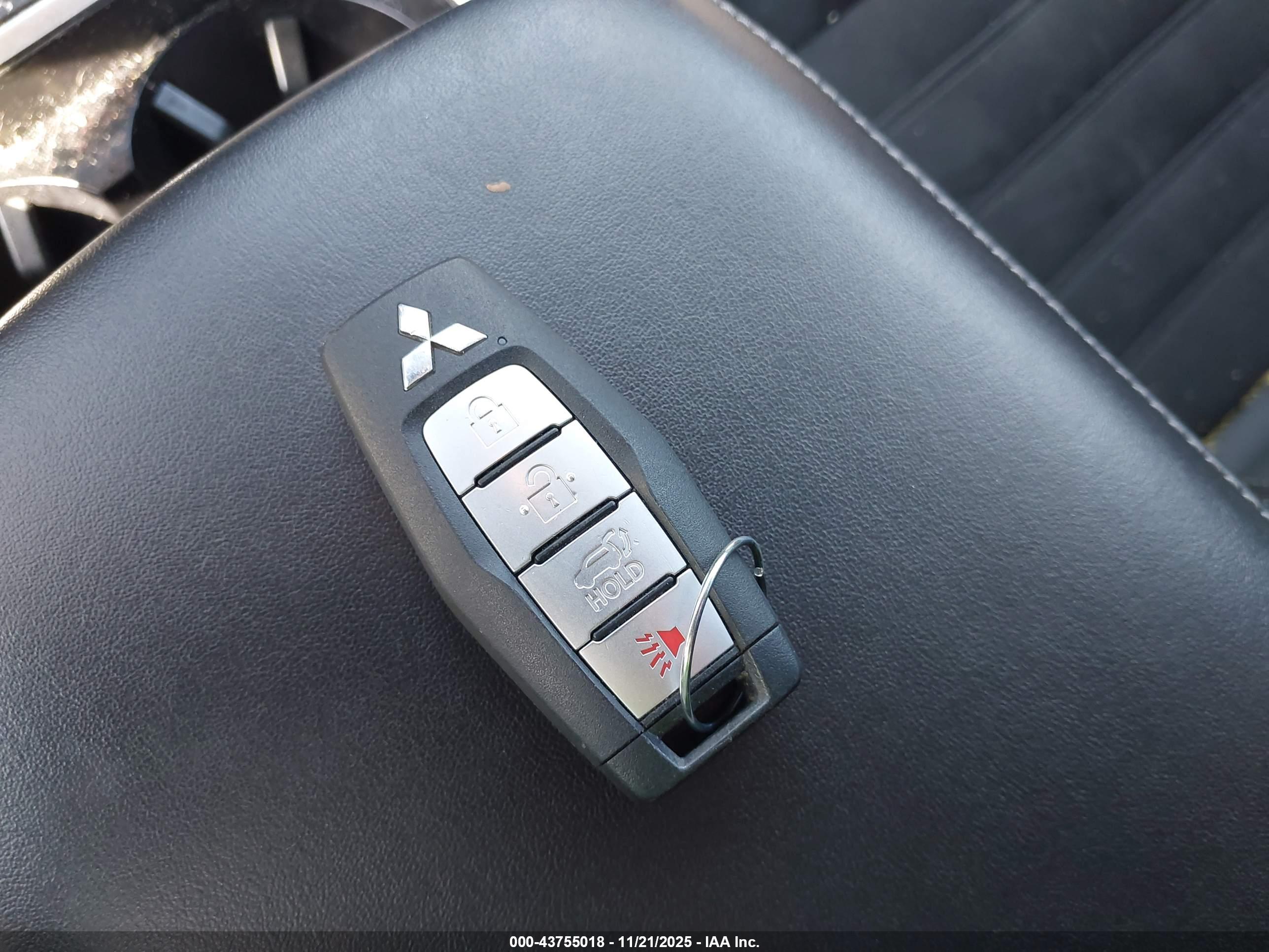 MITSUBISHI OUTLANDER image 11