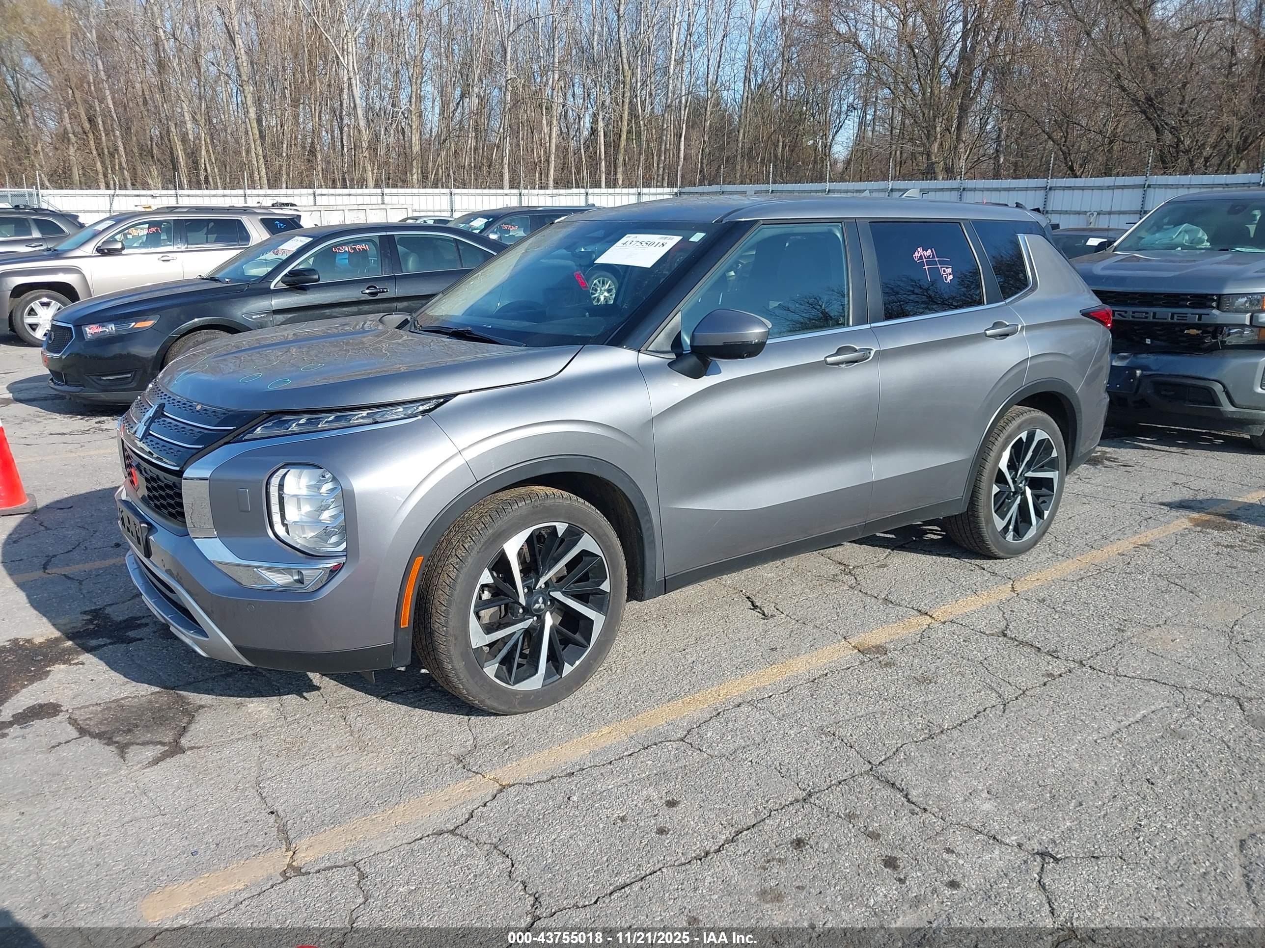 MITSUBISHI OUTLANDER image 2