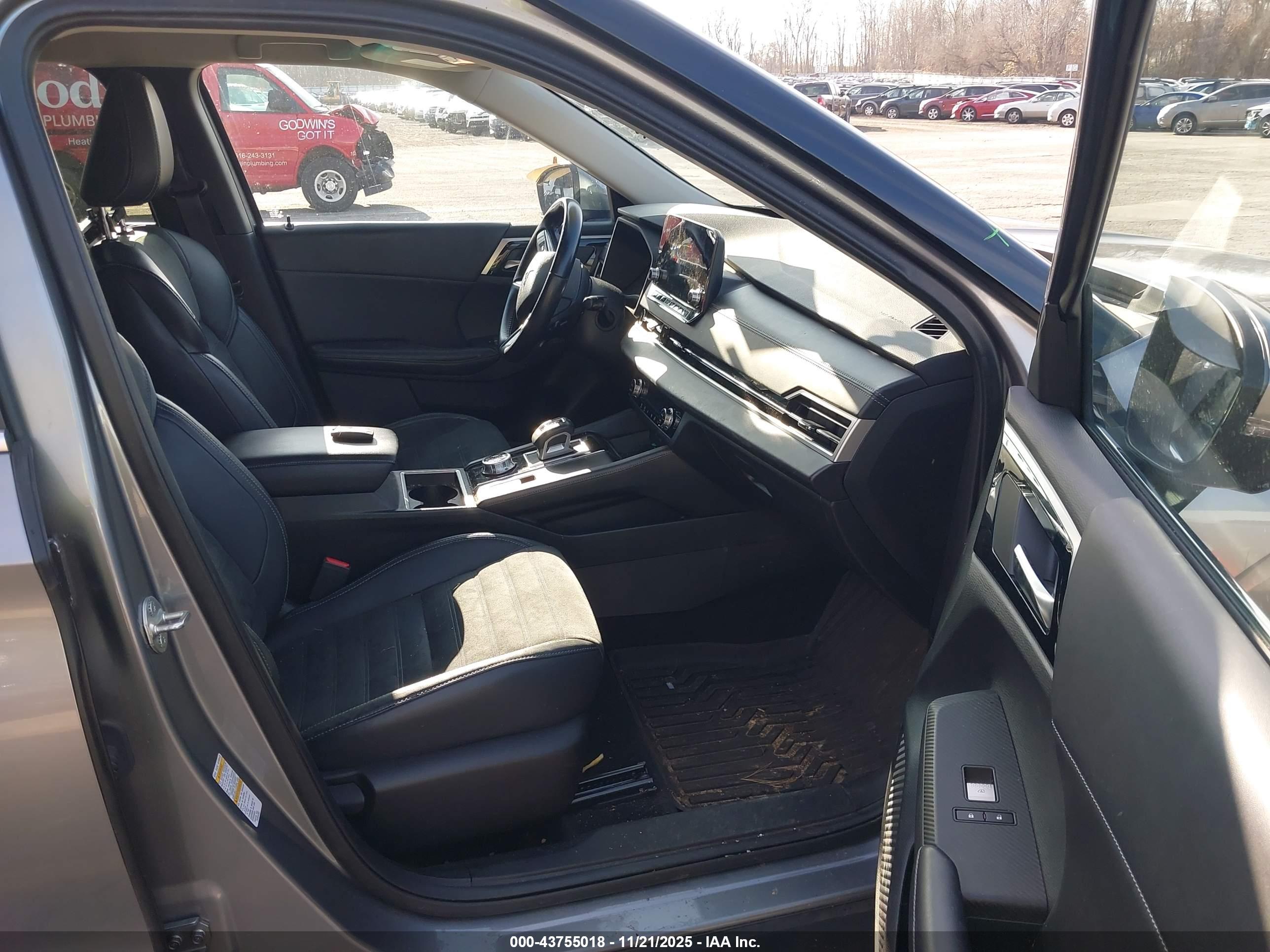 MITSUBISHI OUTLANDER image 5