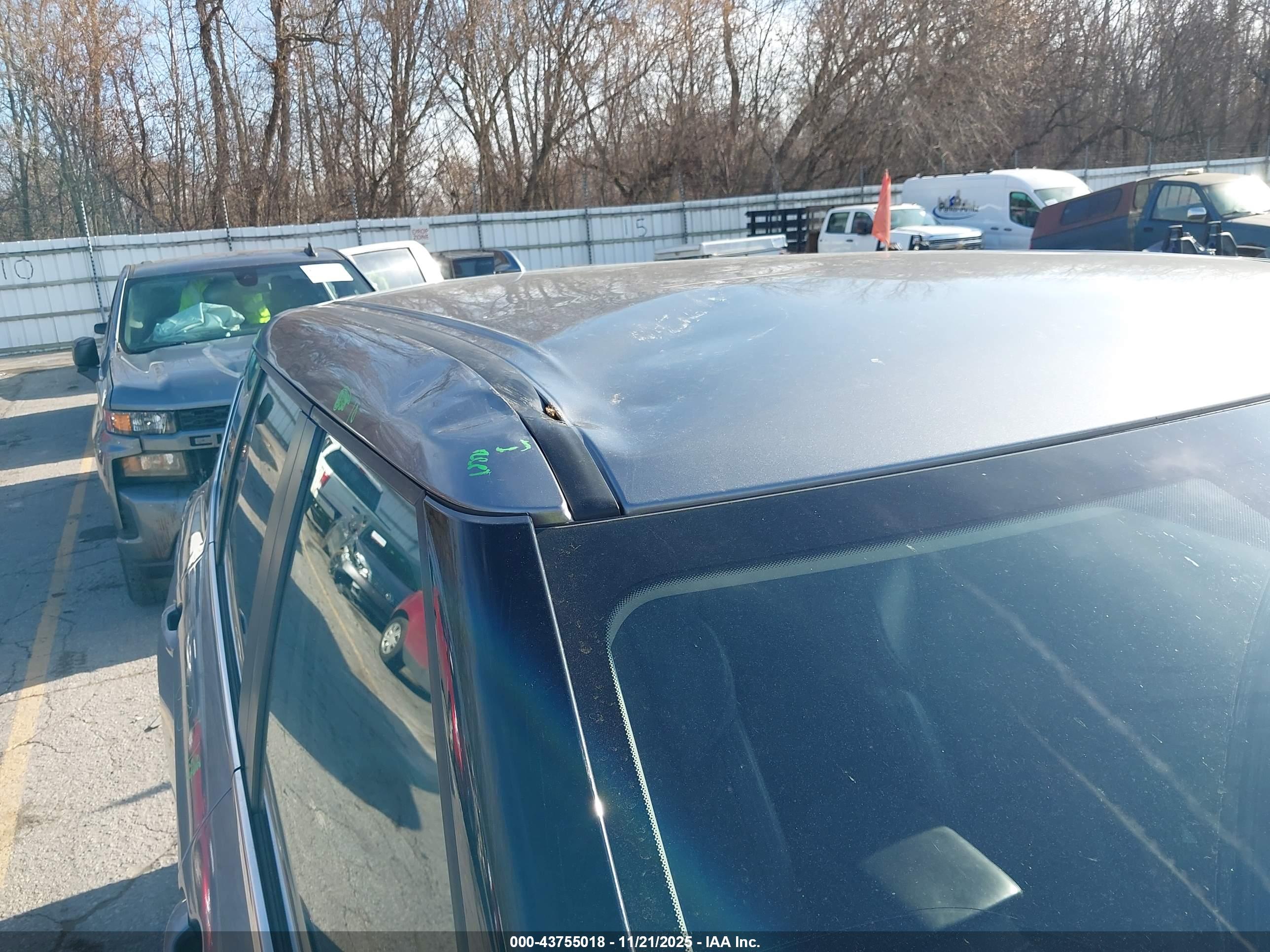 MITSUBISHI OUTLANDER image 6