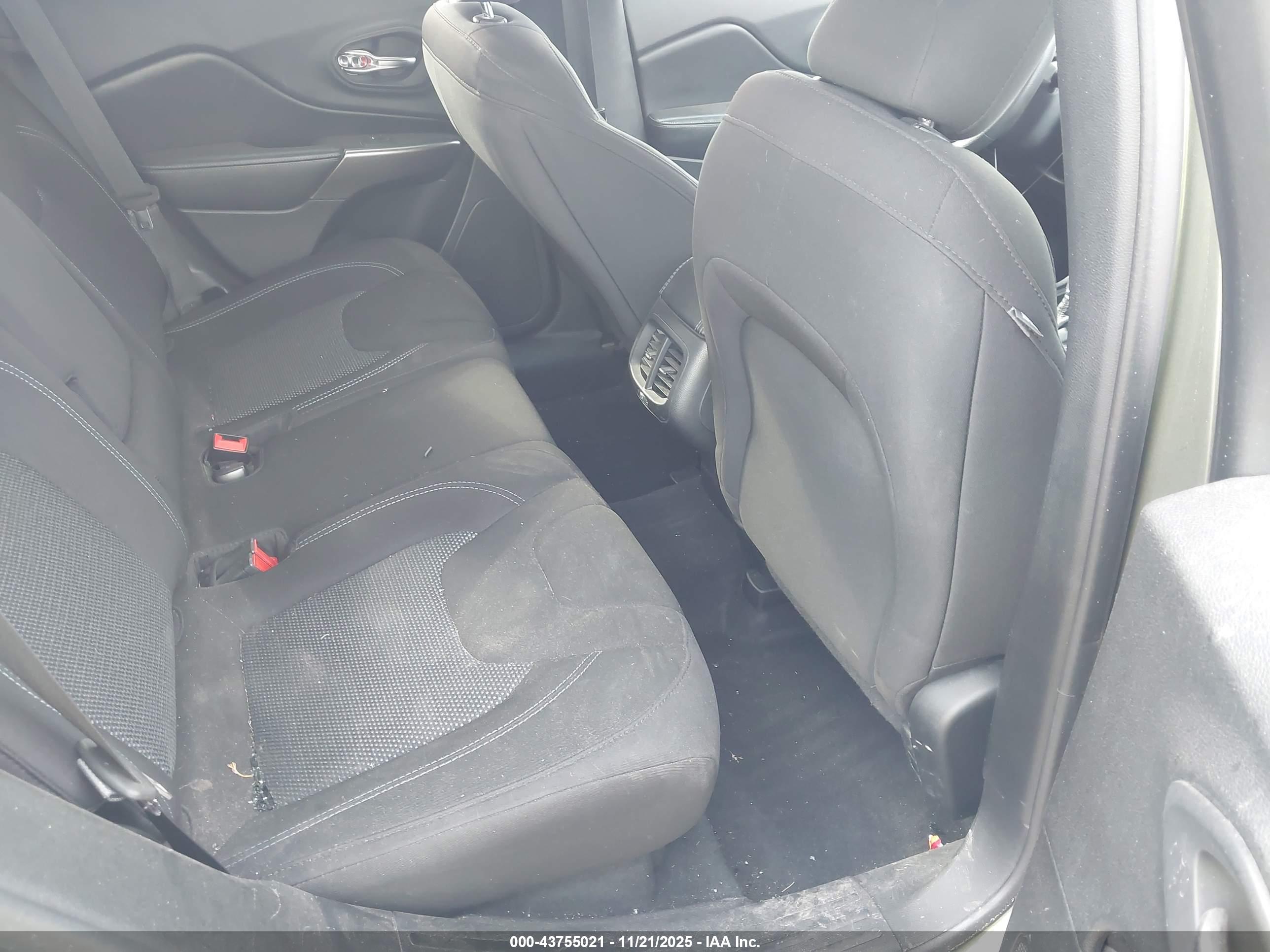JEEP CHEROKEE image 8