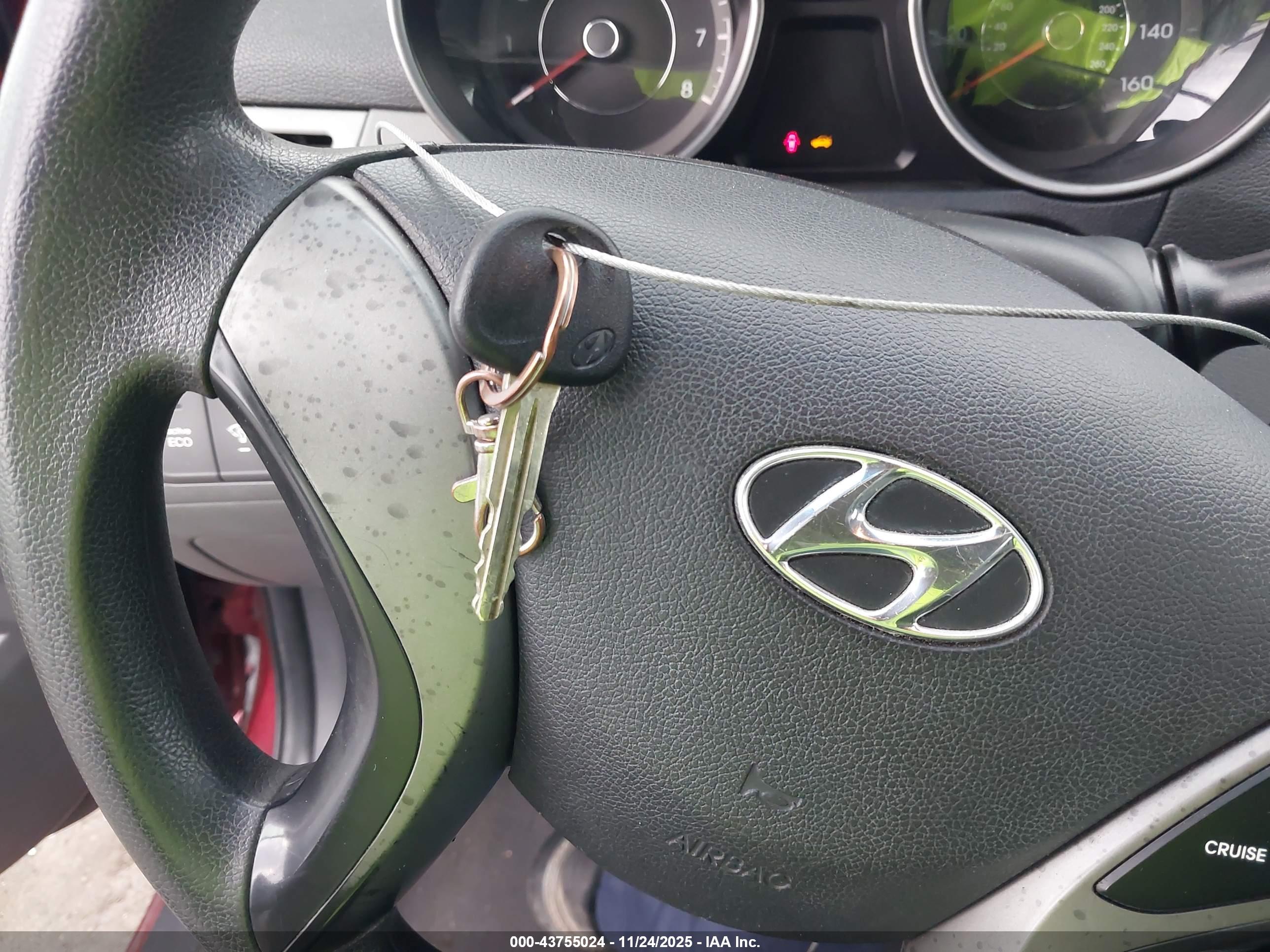 HYUNDAI ELANTRA image 11