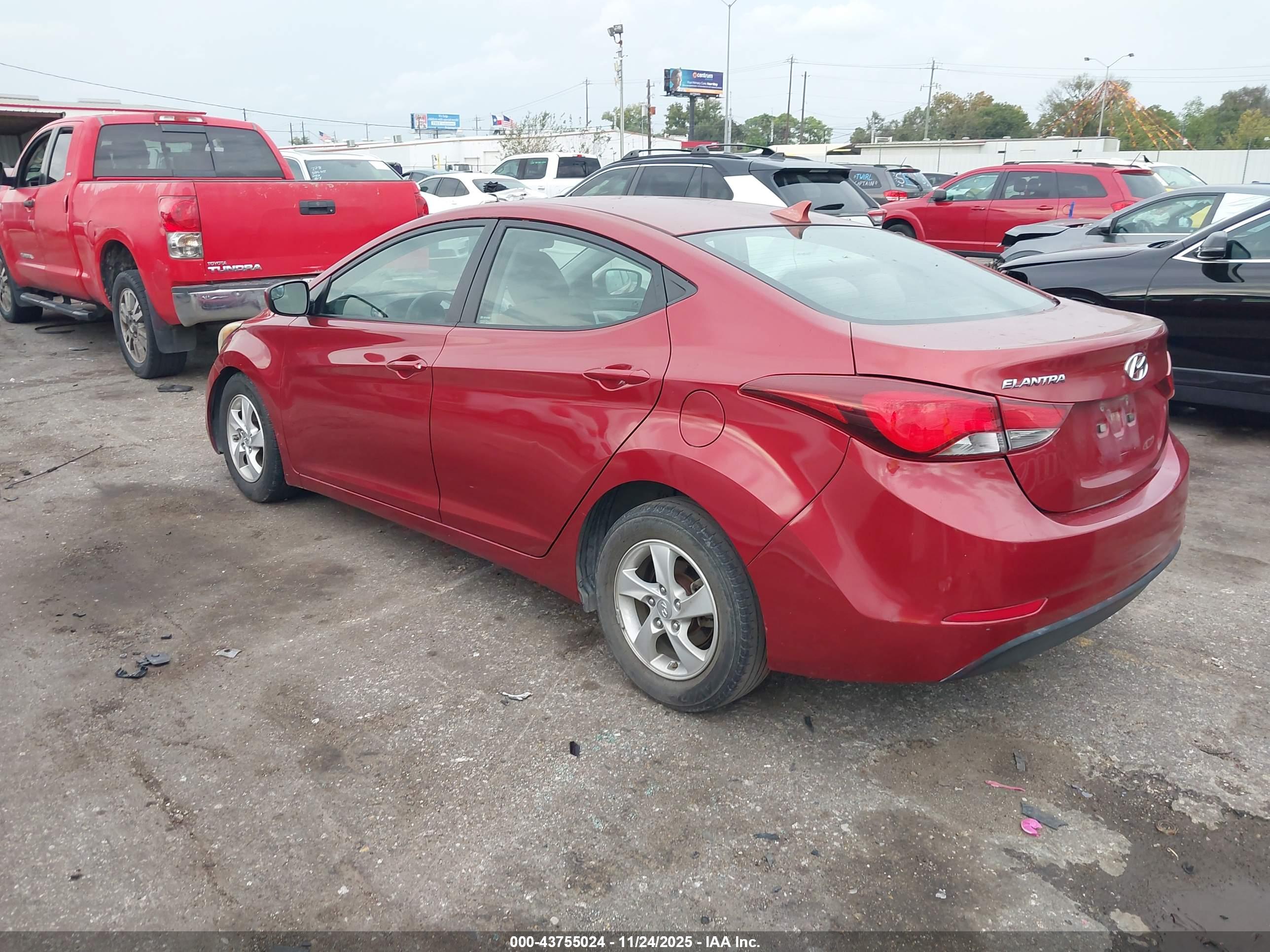 HYUNDAI ELANTRA image 3