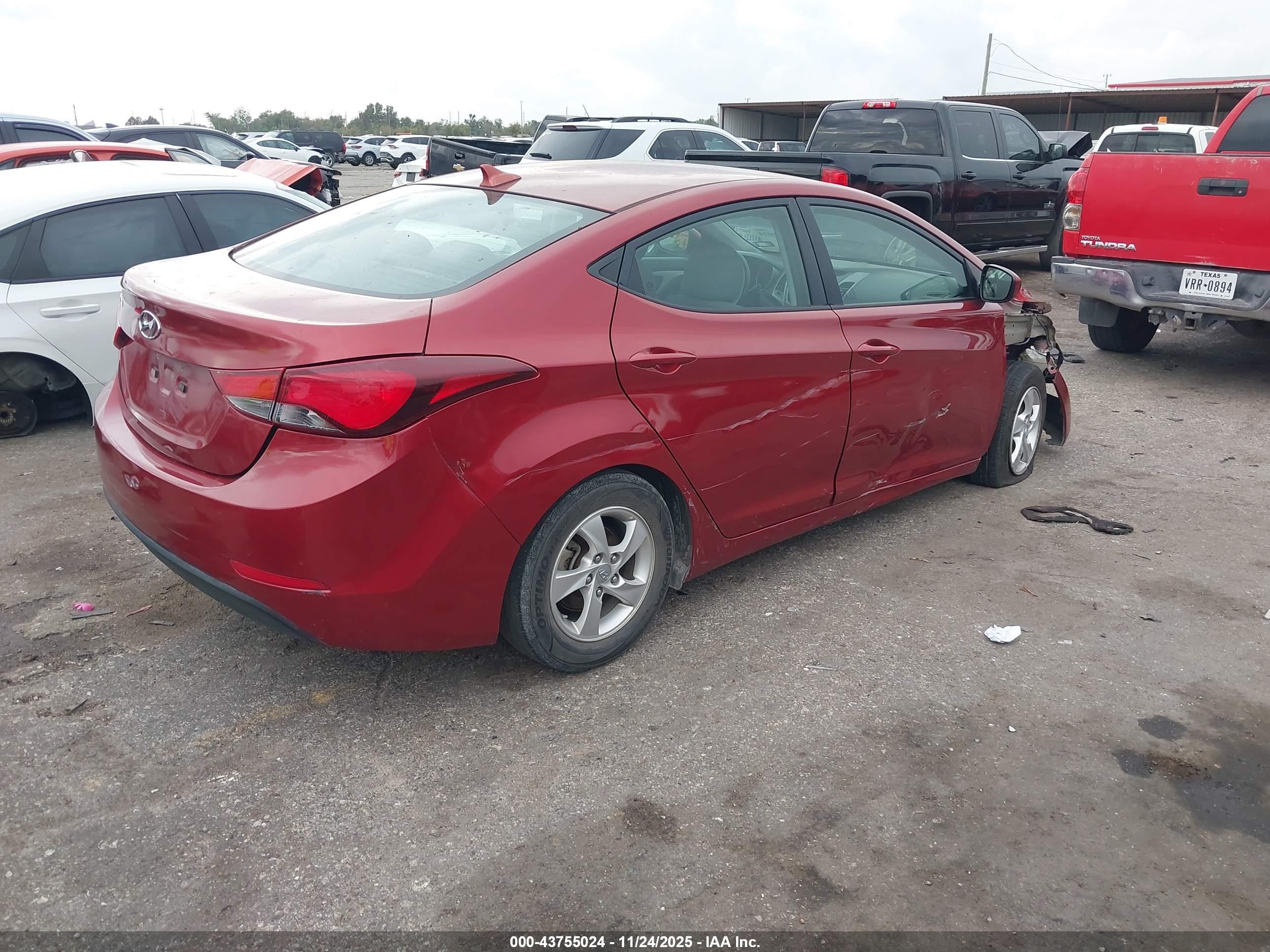 HYUNDAI ELANTRA image 4
