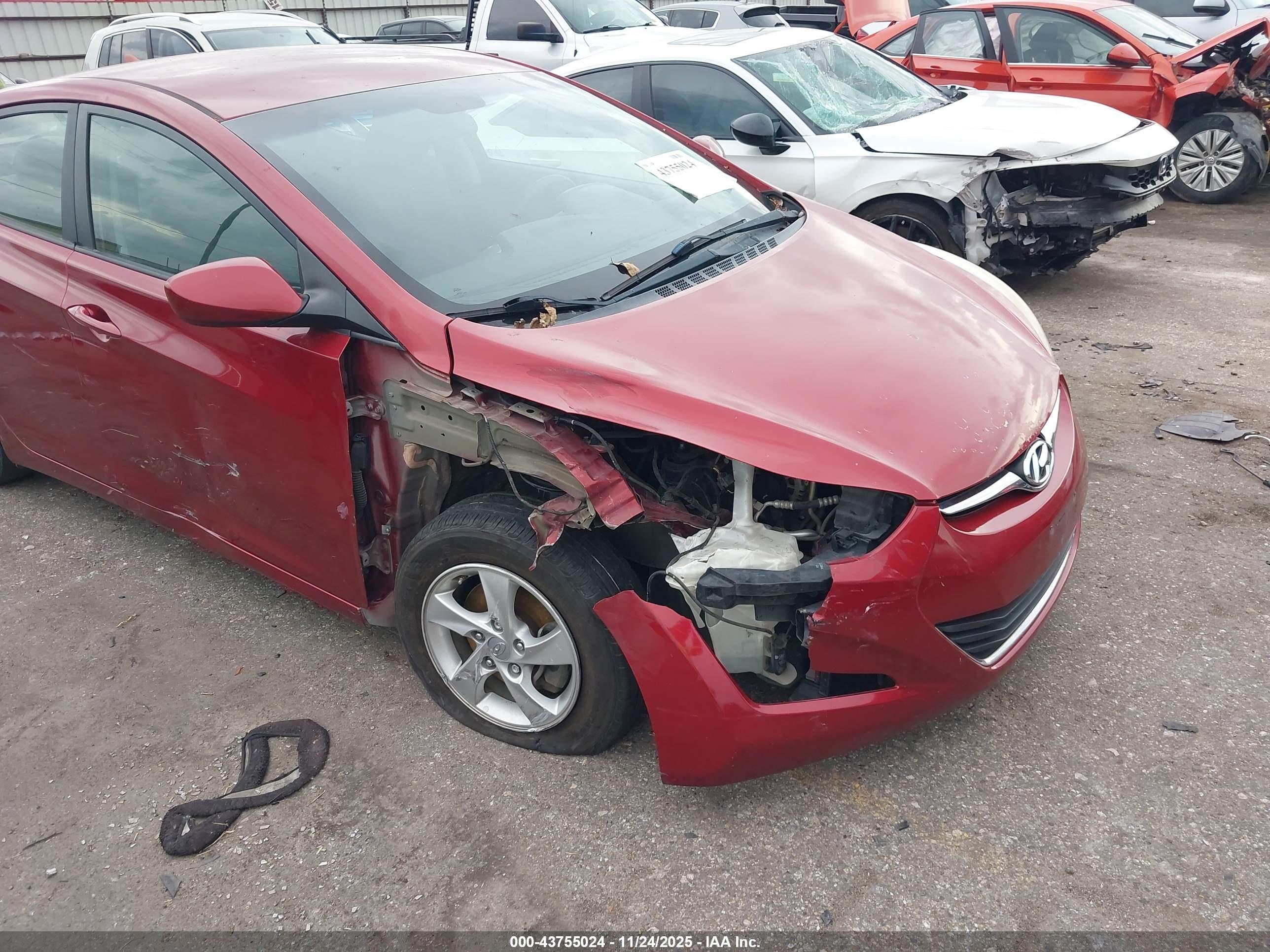 HYUNDAI ELANTRA image 6