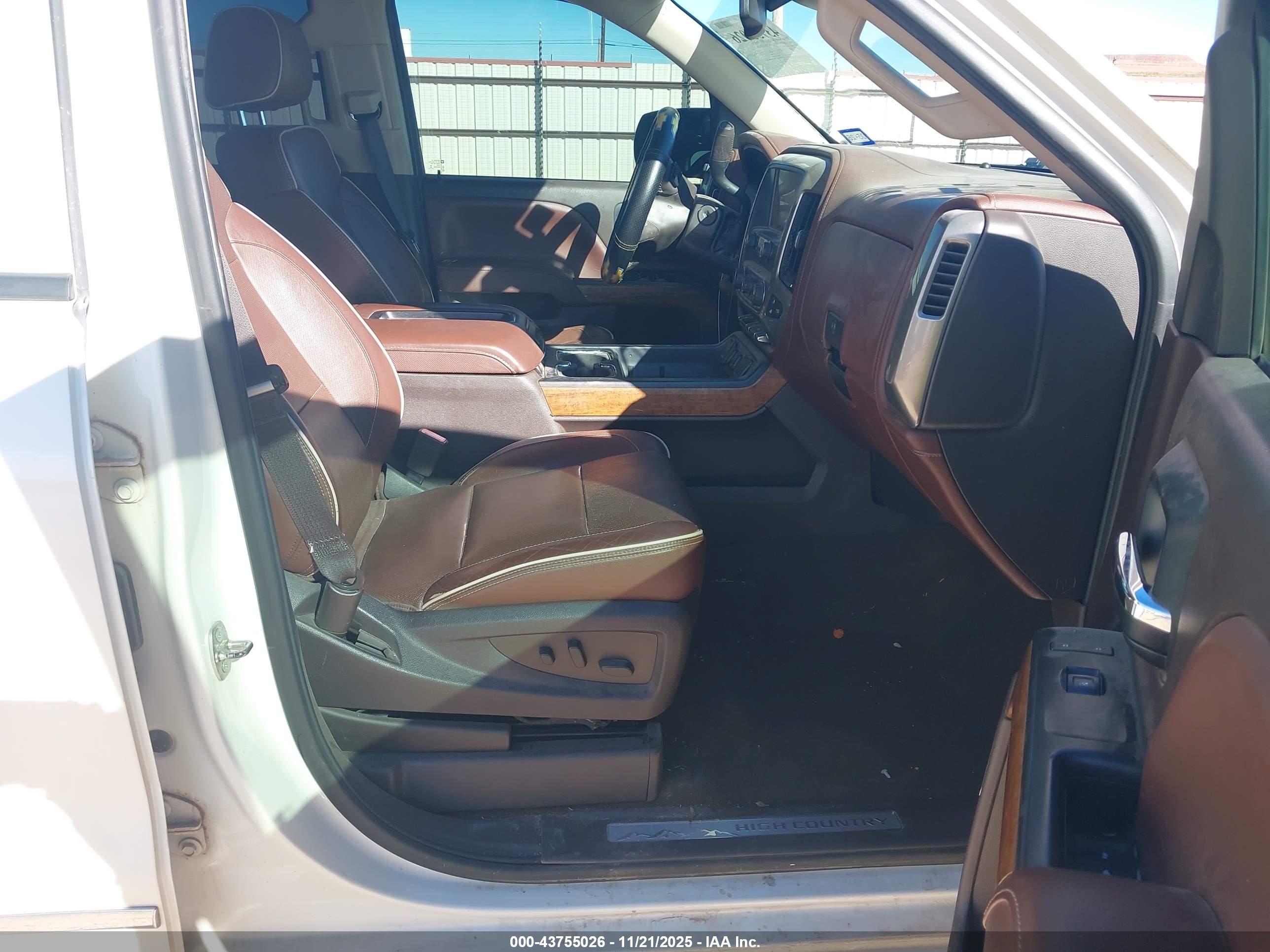 CHEVROLET SILVERADO image 5