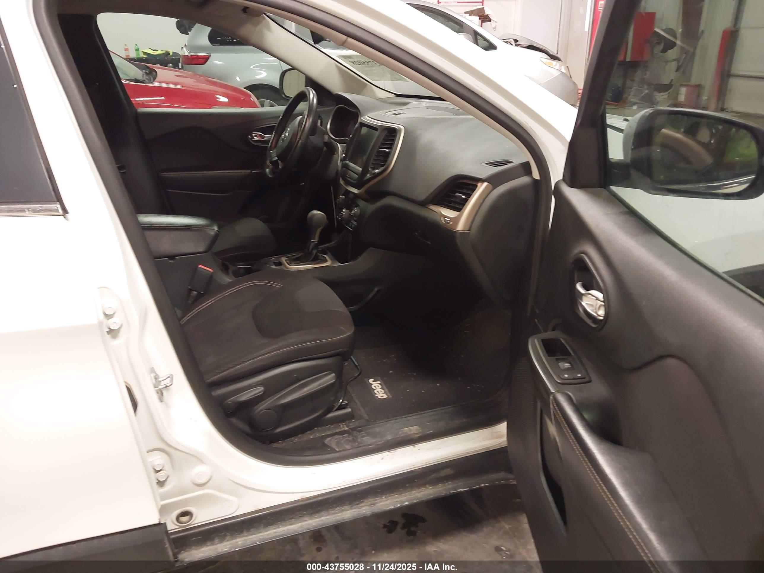 JEEP CHEROKEE image 5