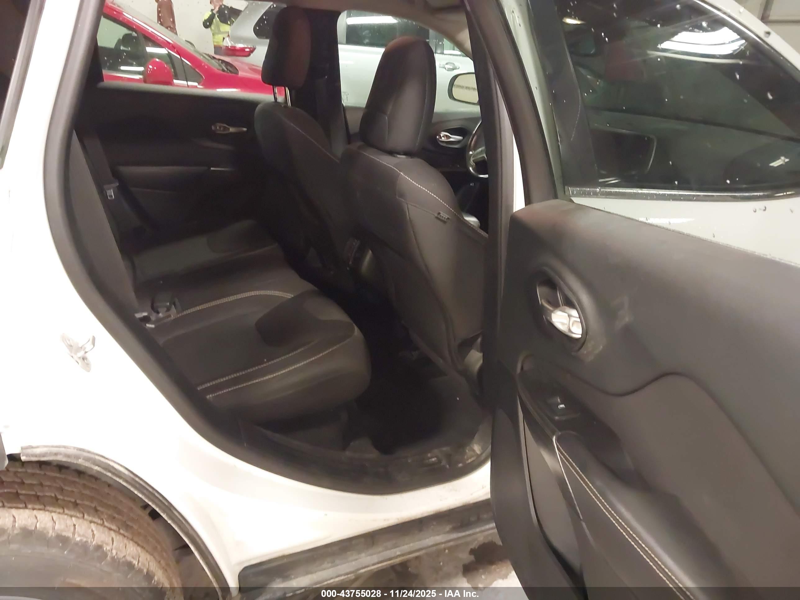 JEEP CHEROKEE image 8