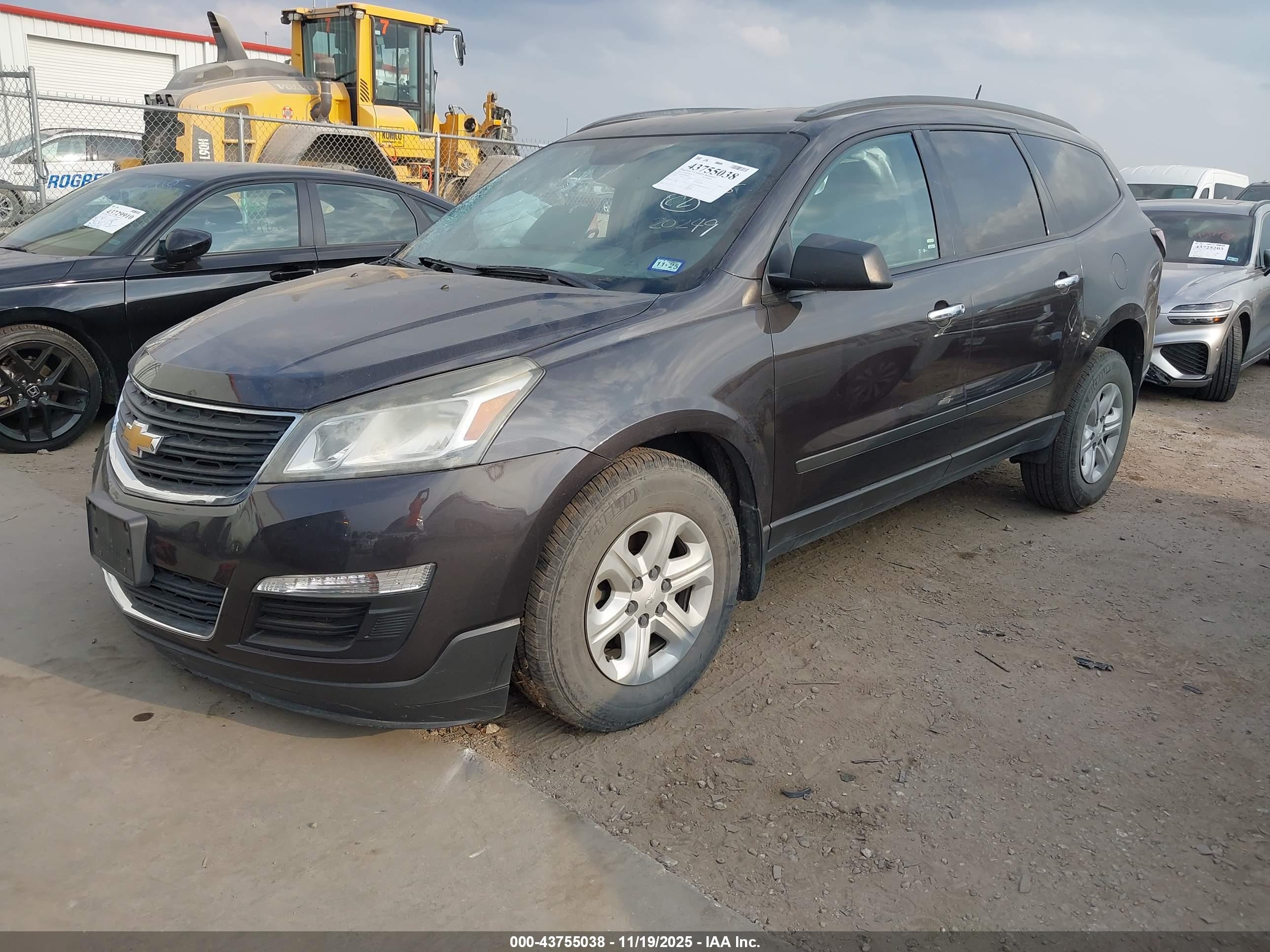 CHEVROLET TRAVERSE image 2