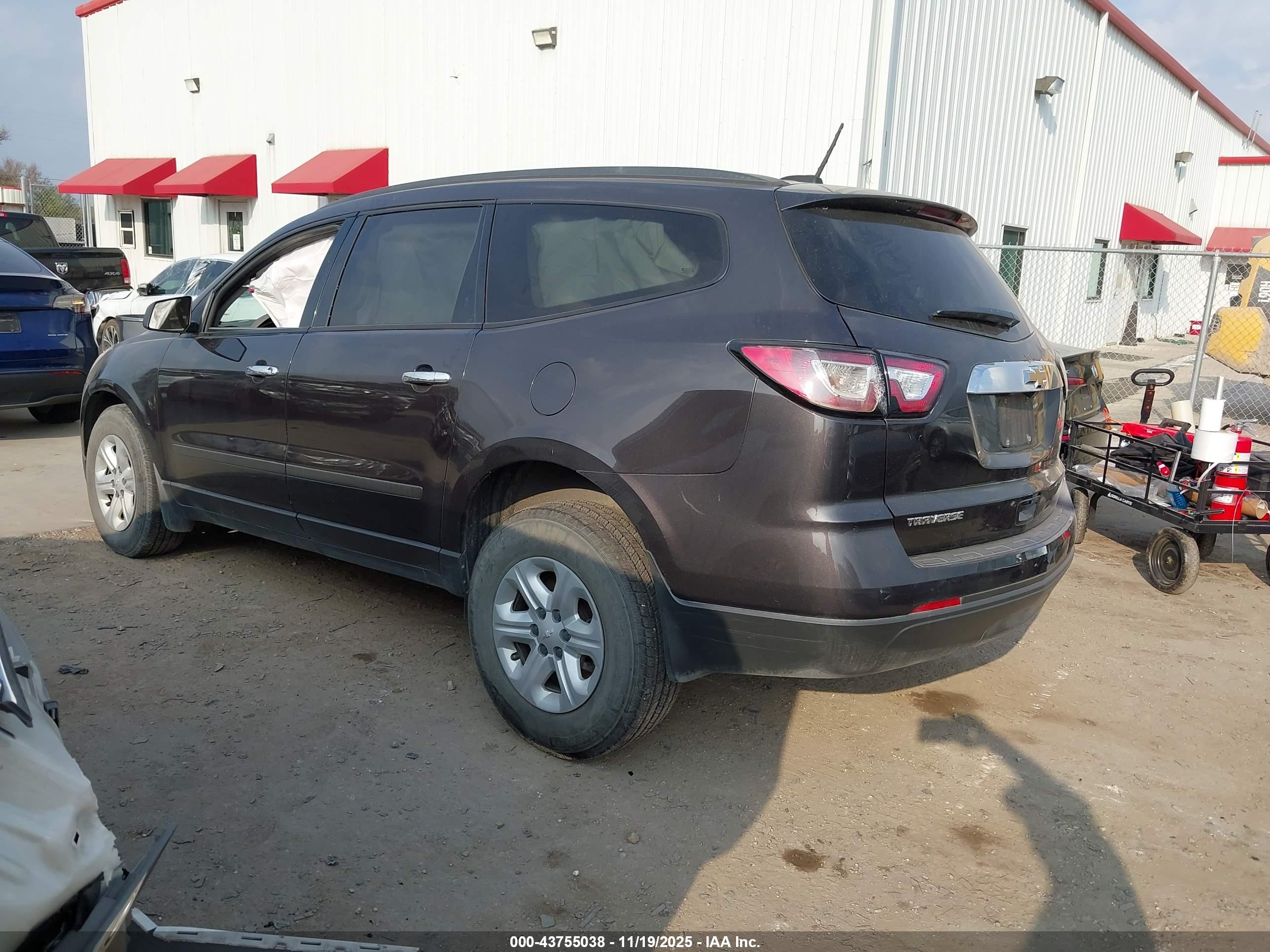 CHEVROLET TRAVERSE image 3