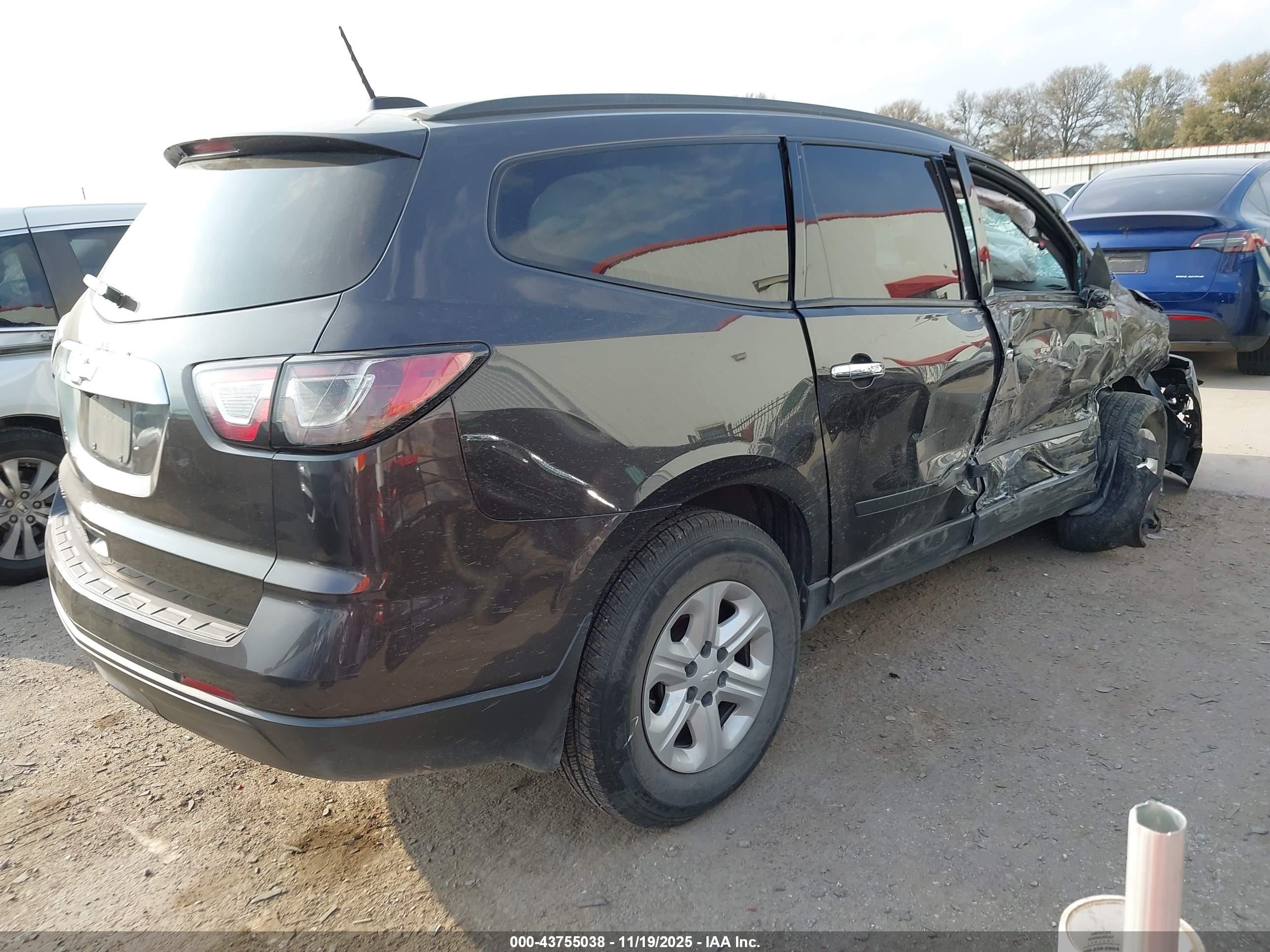 CHEVROLET TRAVERSE image 4
