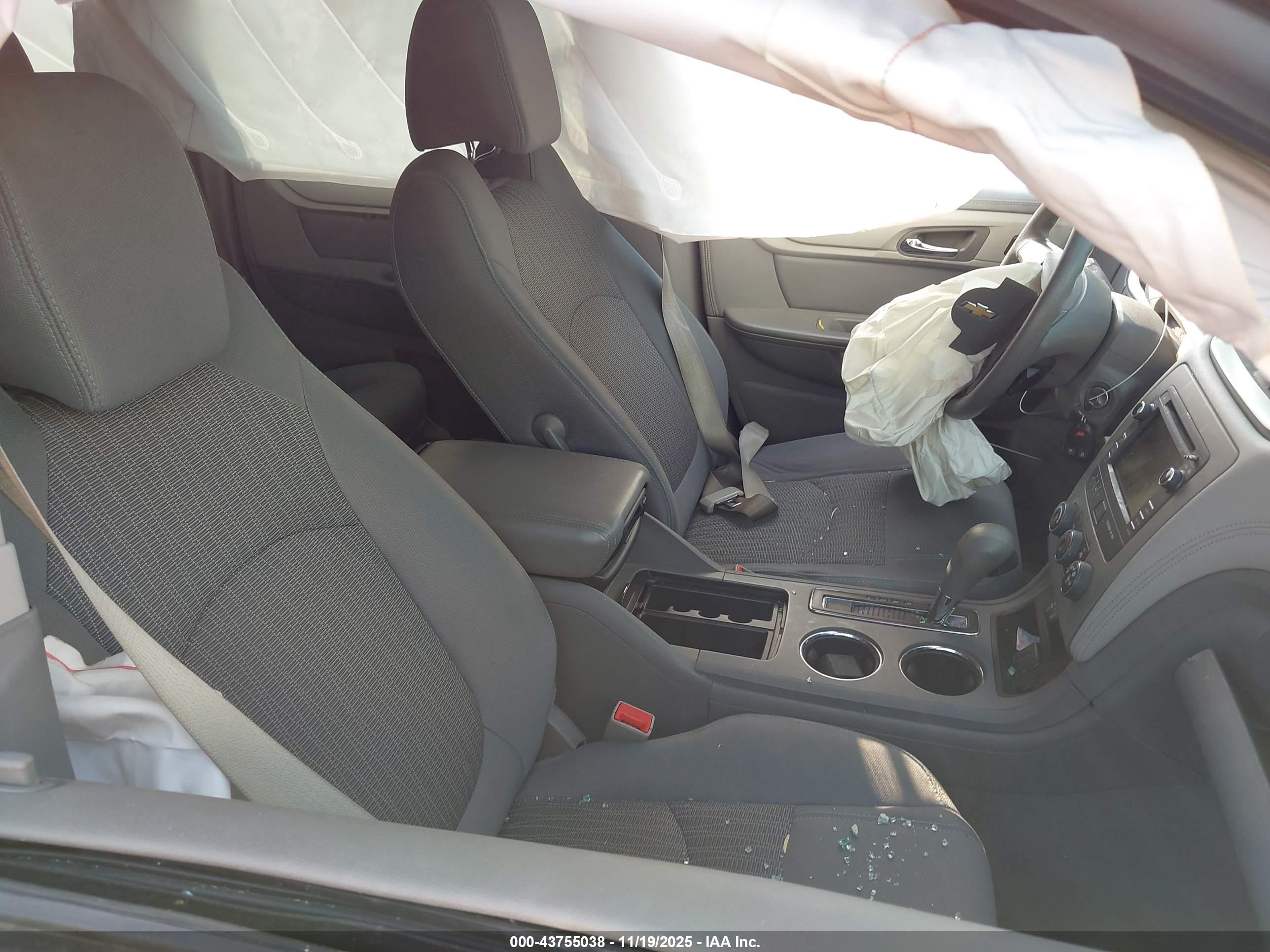CHEVROLET TRAVERSE image 5