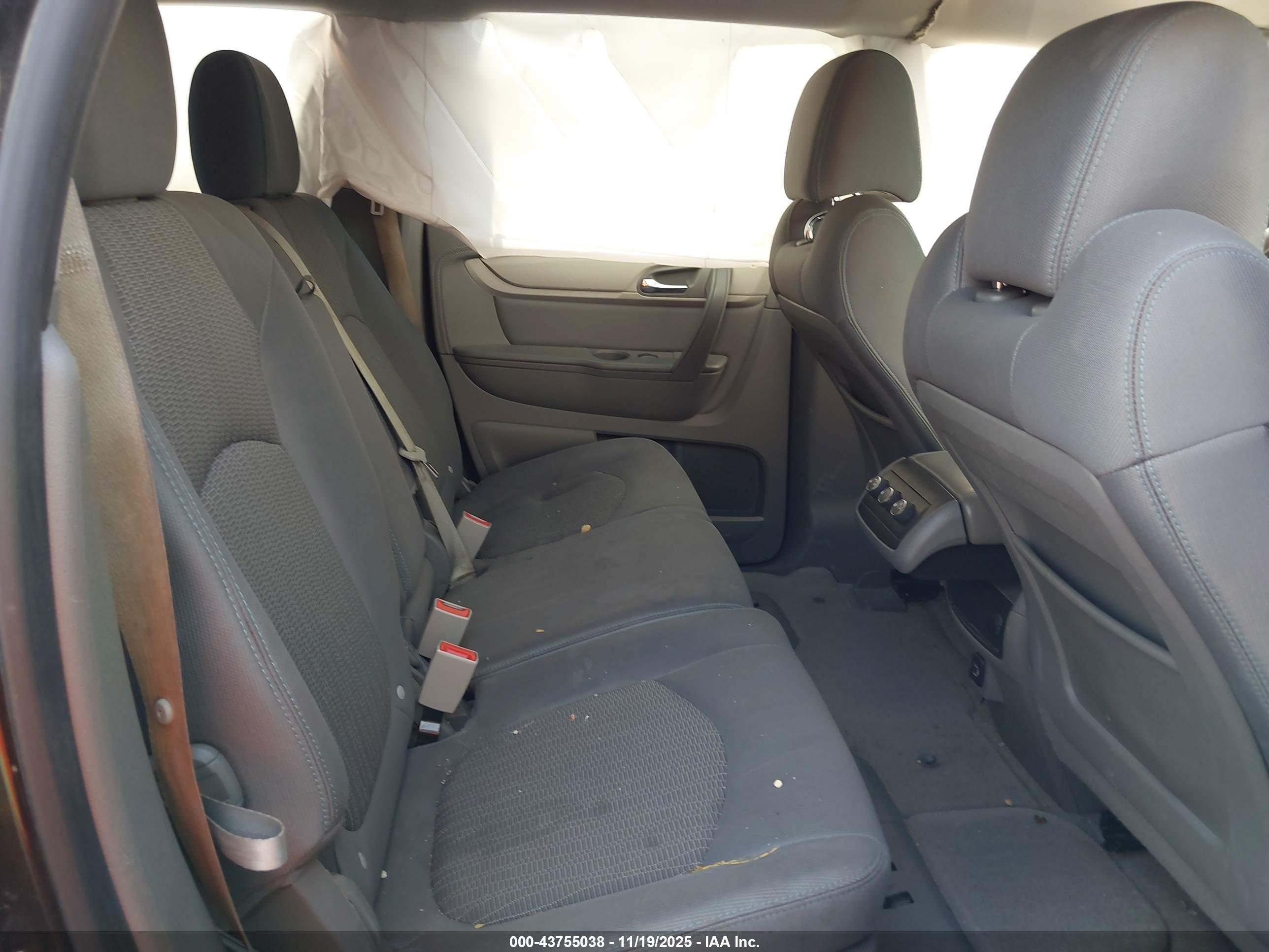 CHEVROLET TRAVERSE image 8