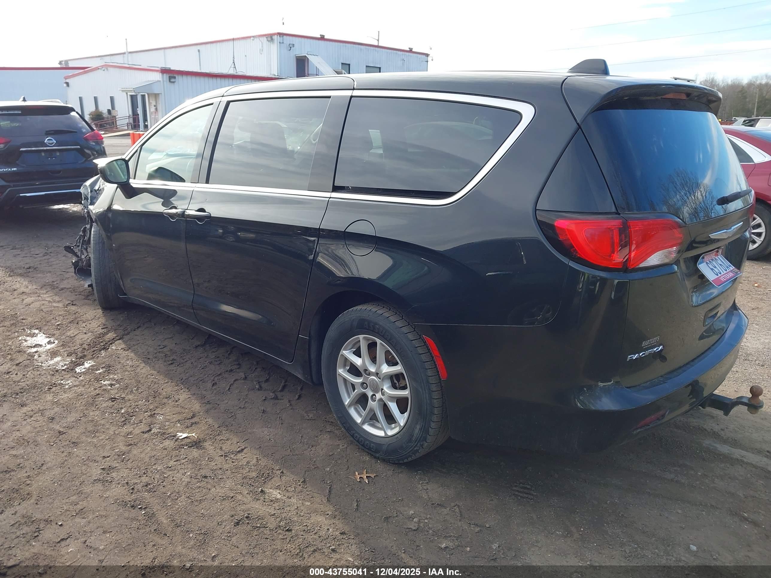 CHRYSLER PACIFICA image 3