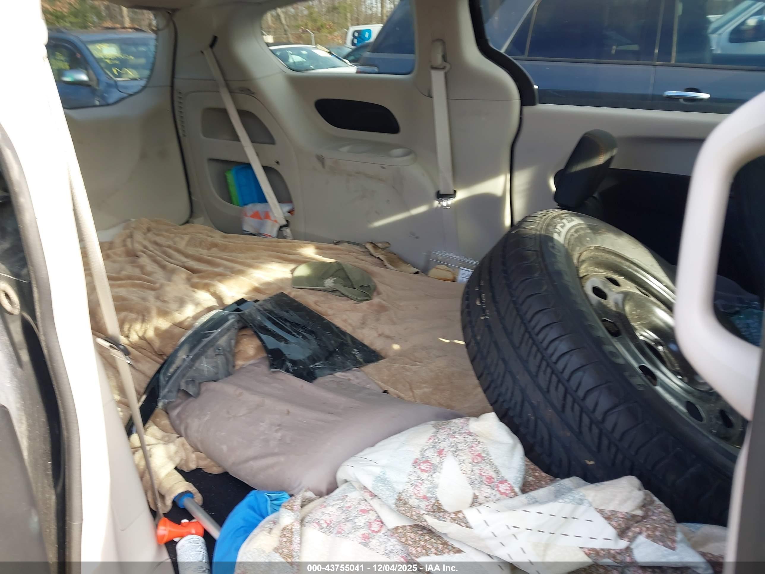 CHRYSLER PACIFICA image 8