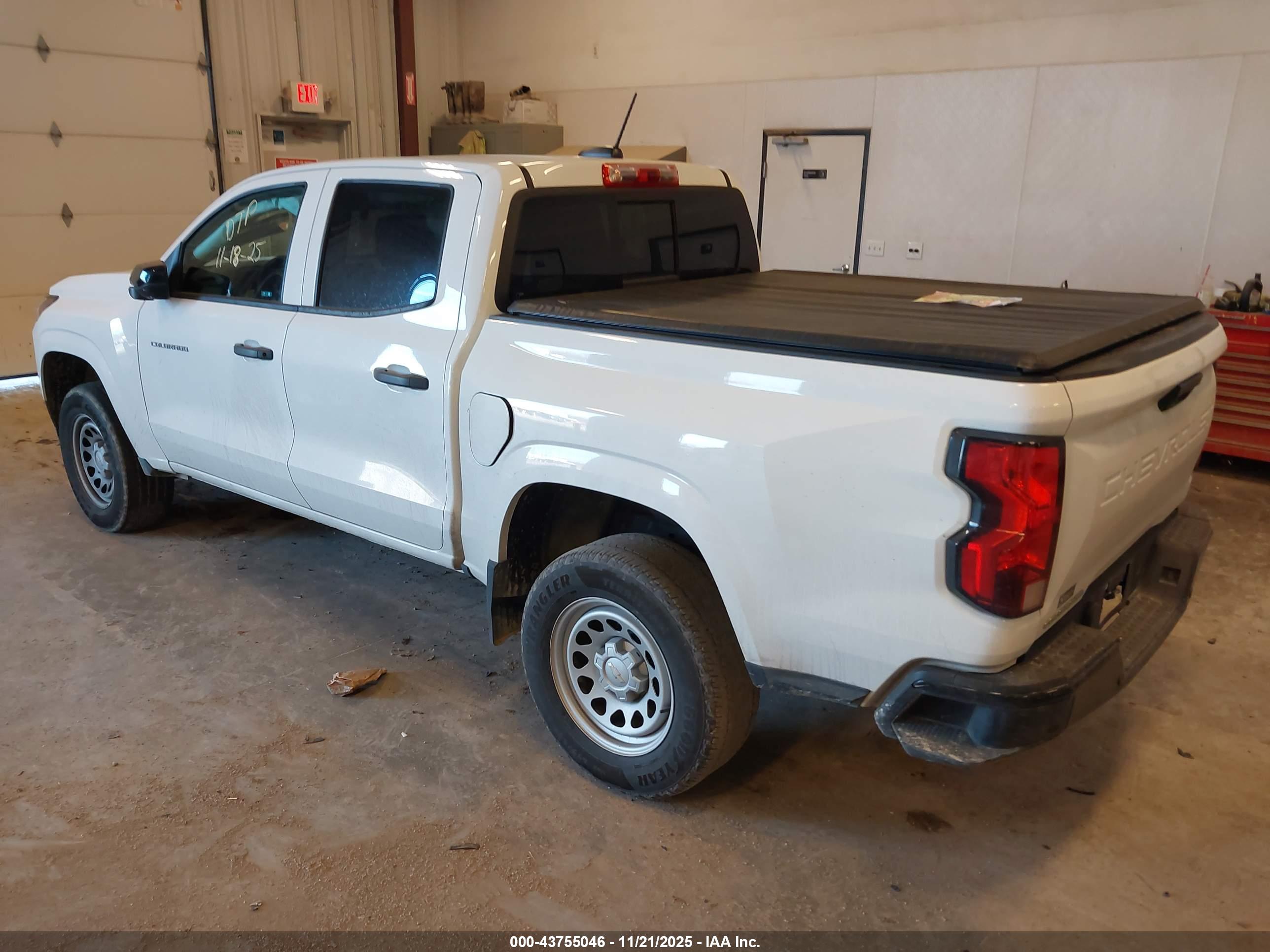CHEVROLET COLORADO image 3