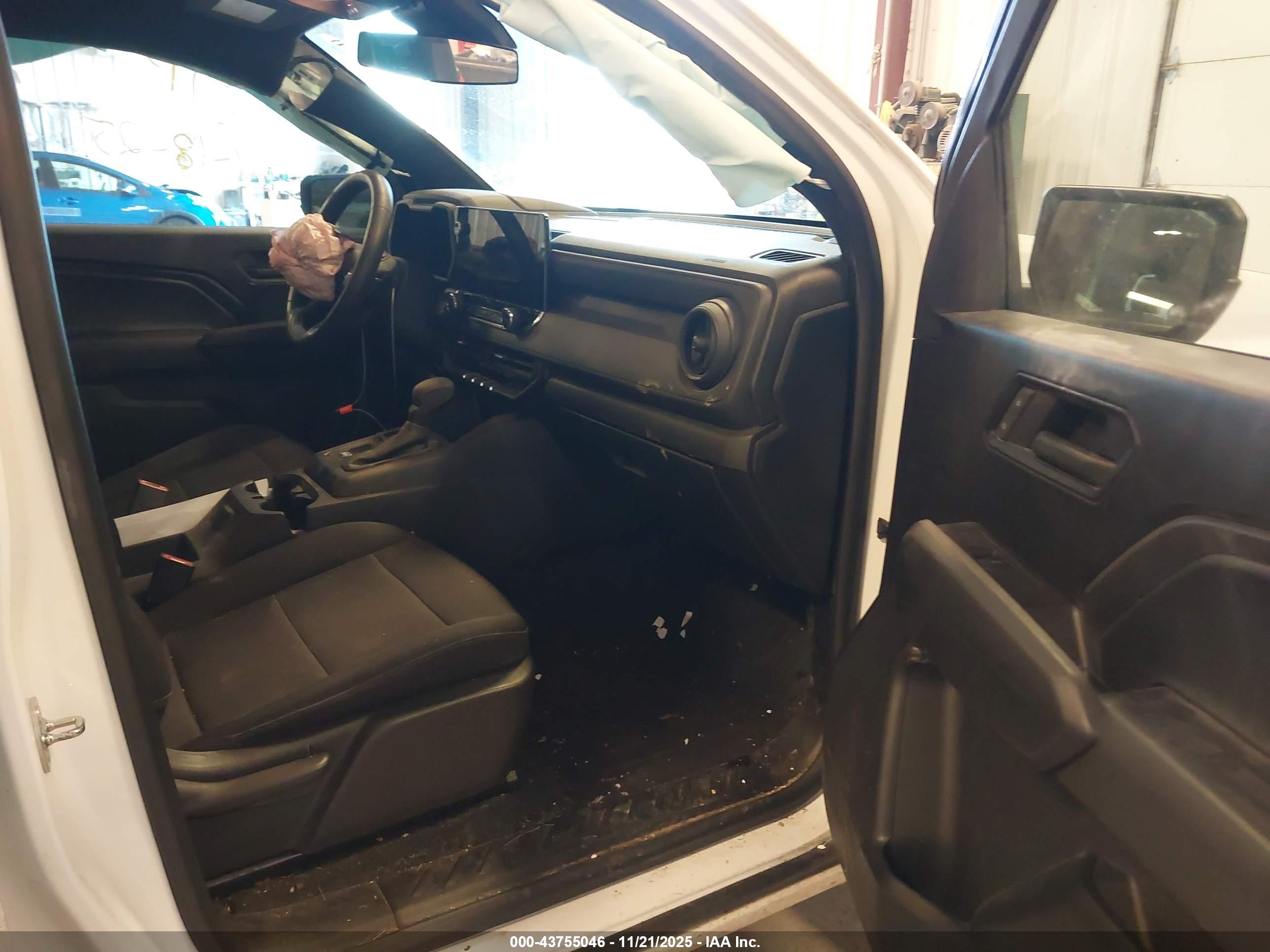 CHEVROLET COLORADO image 5