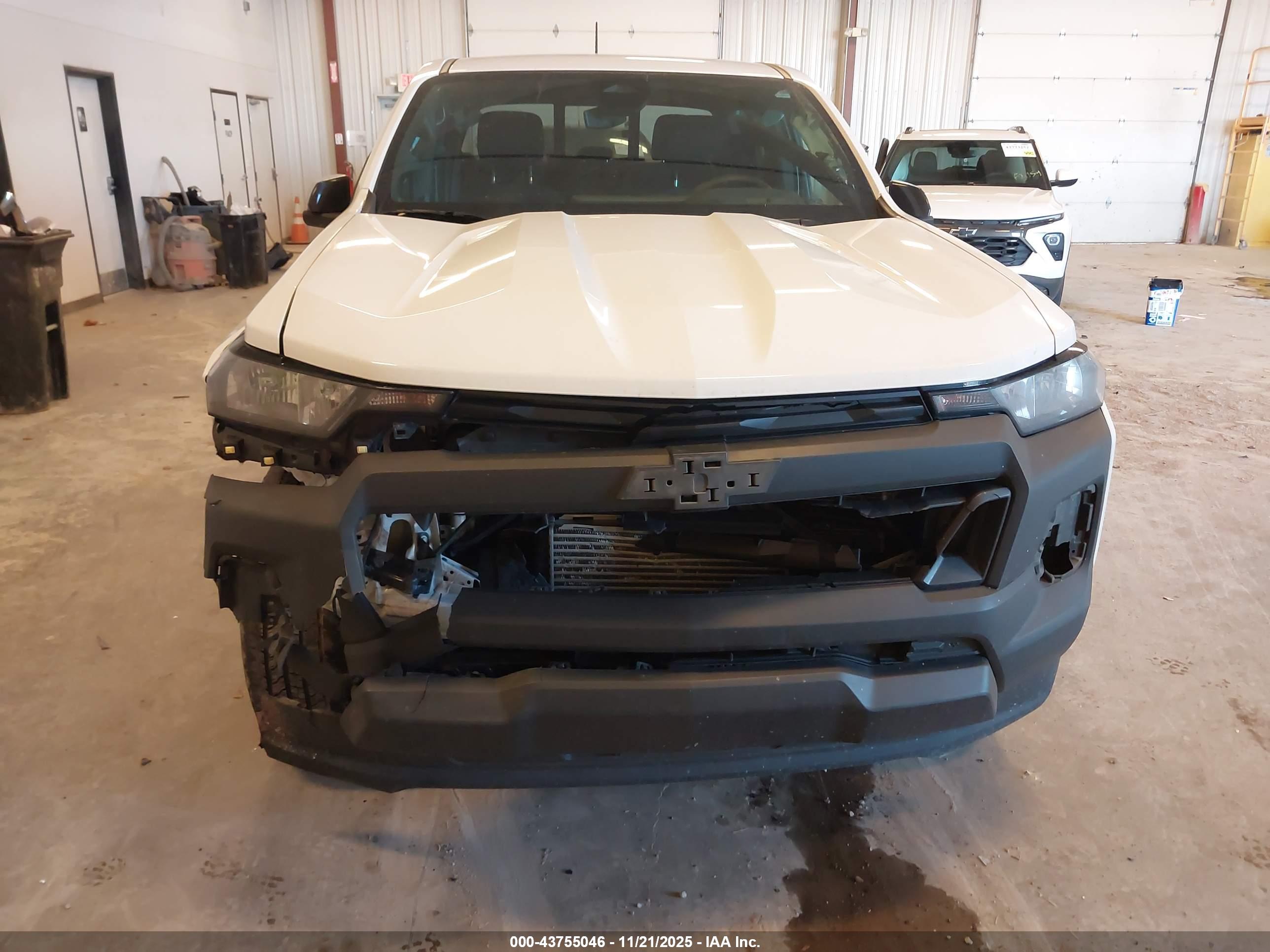 CHEVROLET COLORADO image 6
