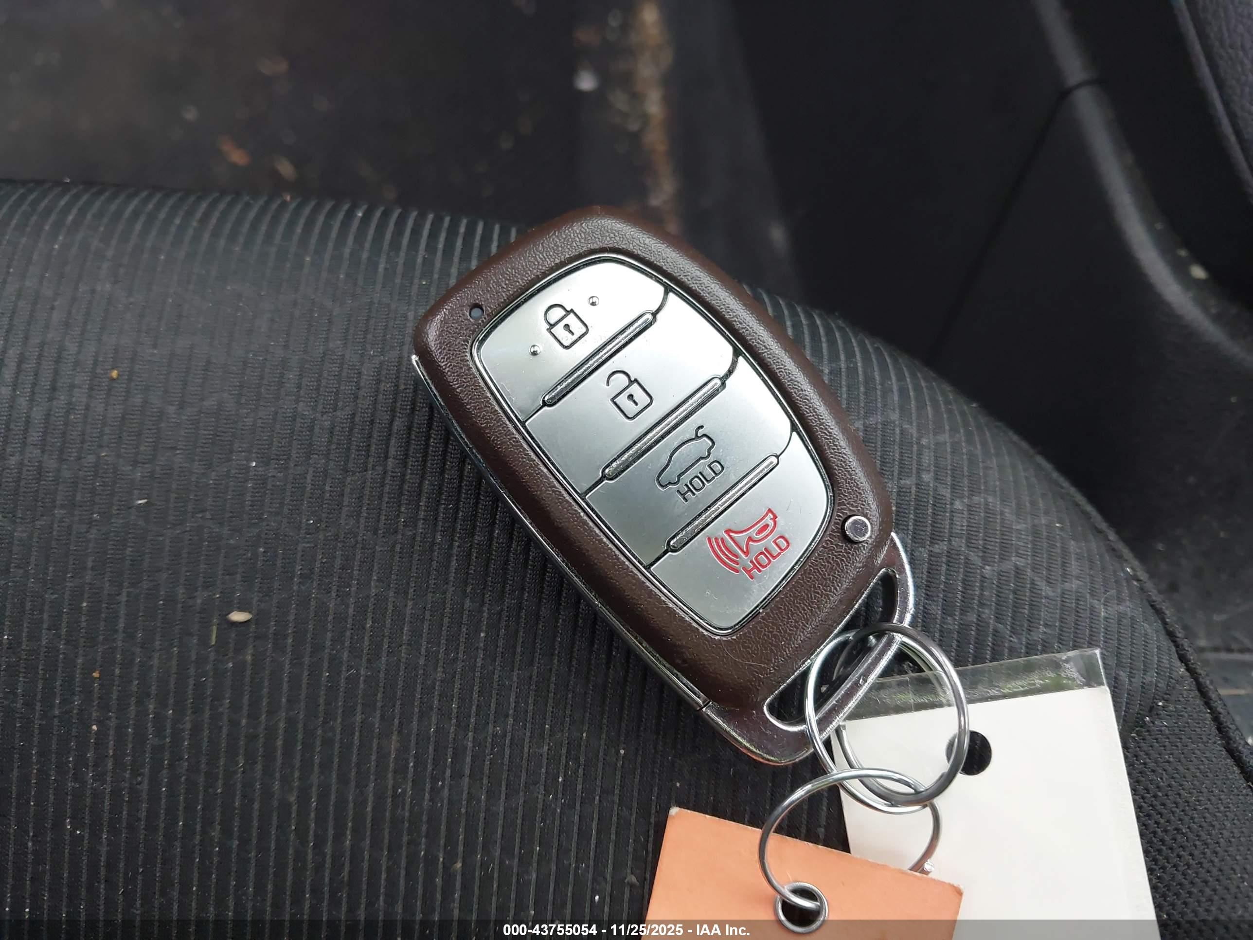 HYUNDAI ELANTRA image 11